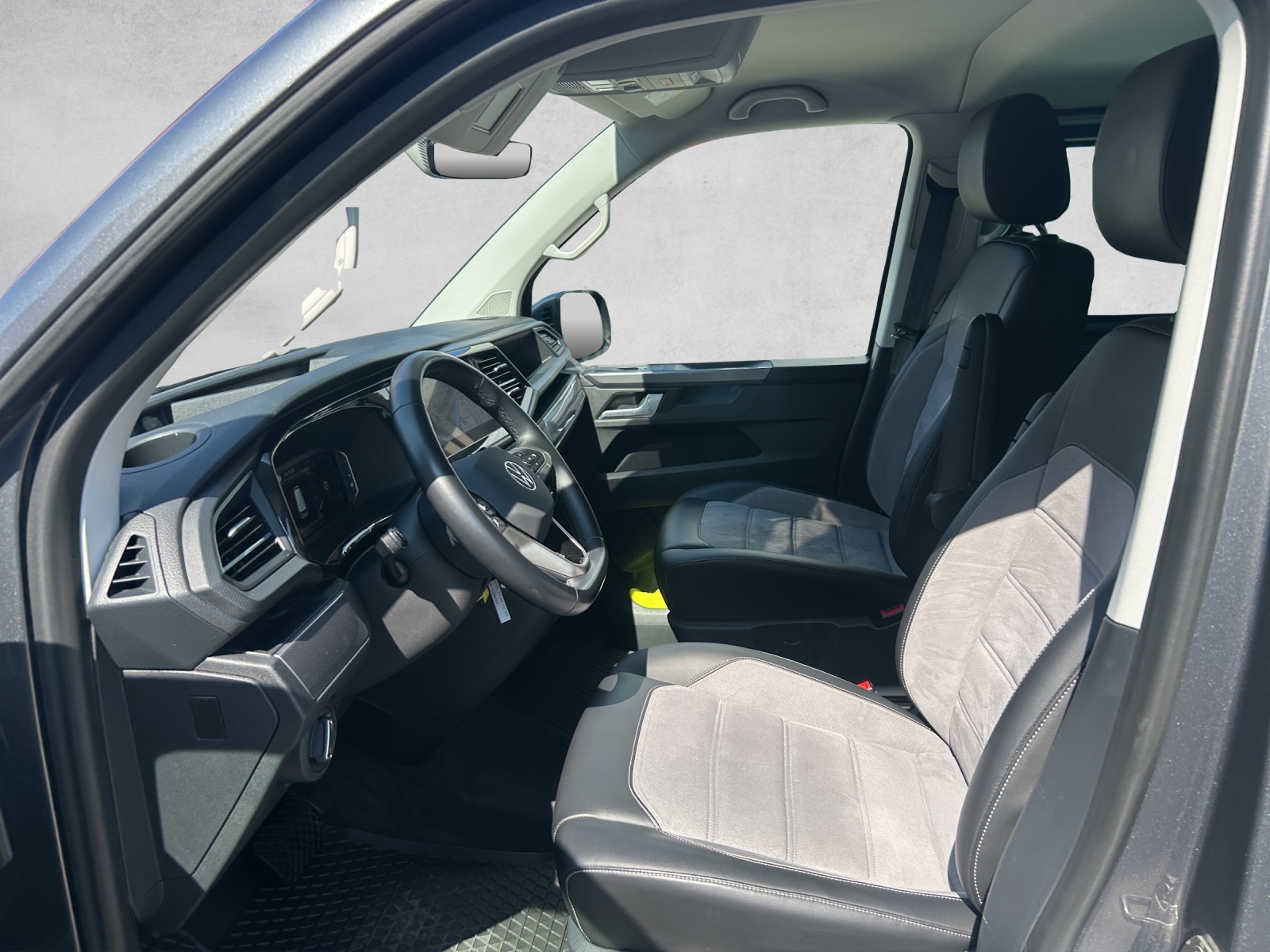 VW T6.1 Multivan 2.0 Bi-TDI Generation Six-image-11