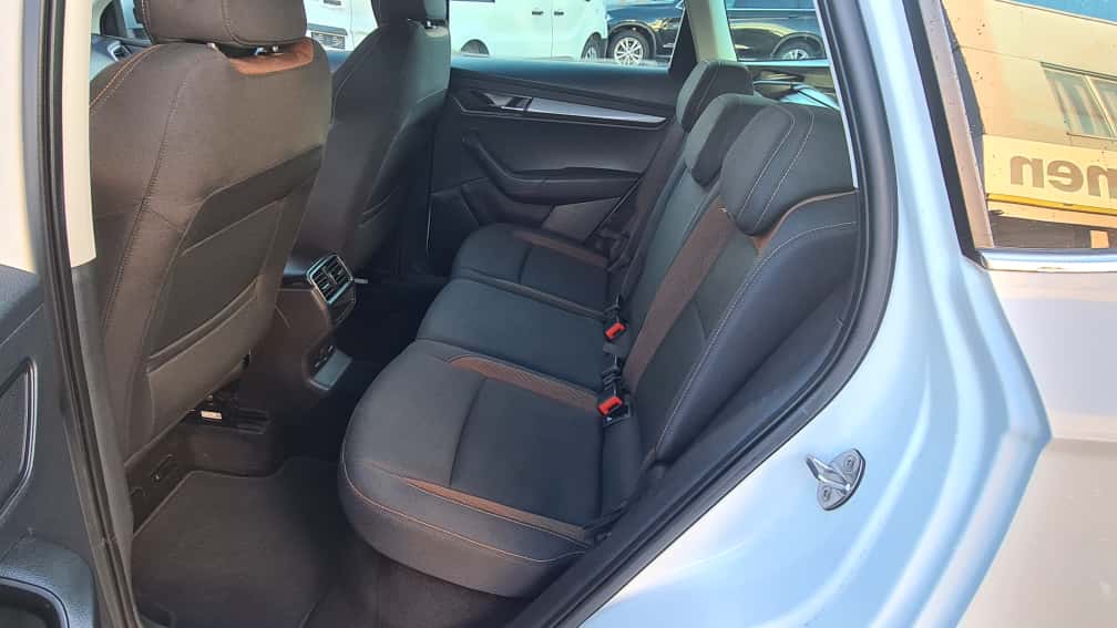 SKODA Karoq 2.0 TDI CR Scout 4x4 DSG ** Gr-Navi ** RF-Kamera ** Anh-Kupplung ** Totwinkel-Assist ** Frisch Ab MFK & Service **-image-11