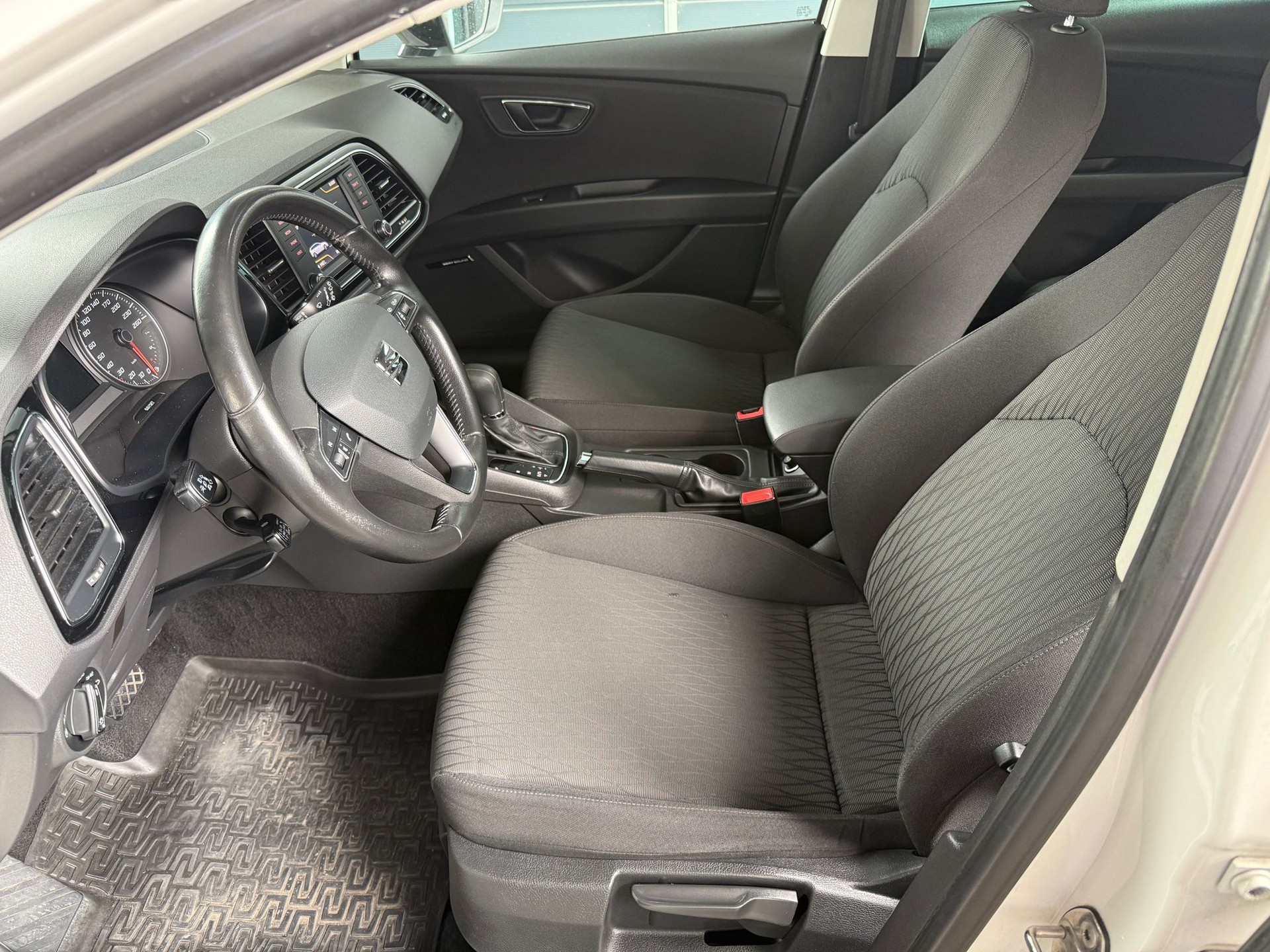 SEAT Leon ST 2.0 TDI FR Line DSG-image-12