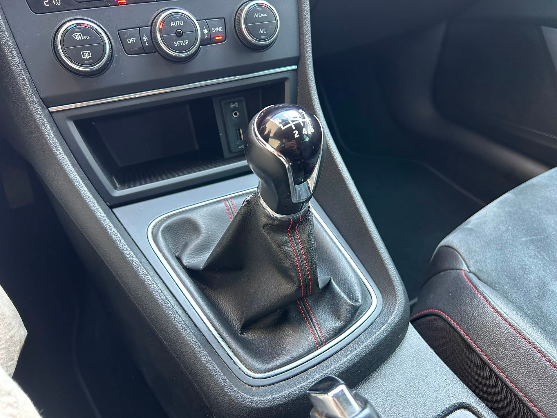 SEAT Leon ST 1.4 TSI FR Line-image-15
