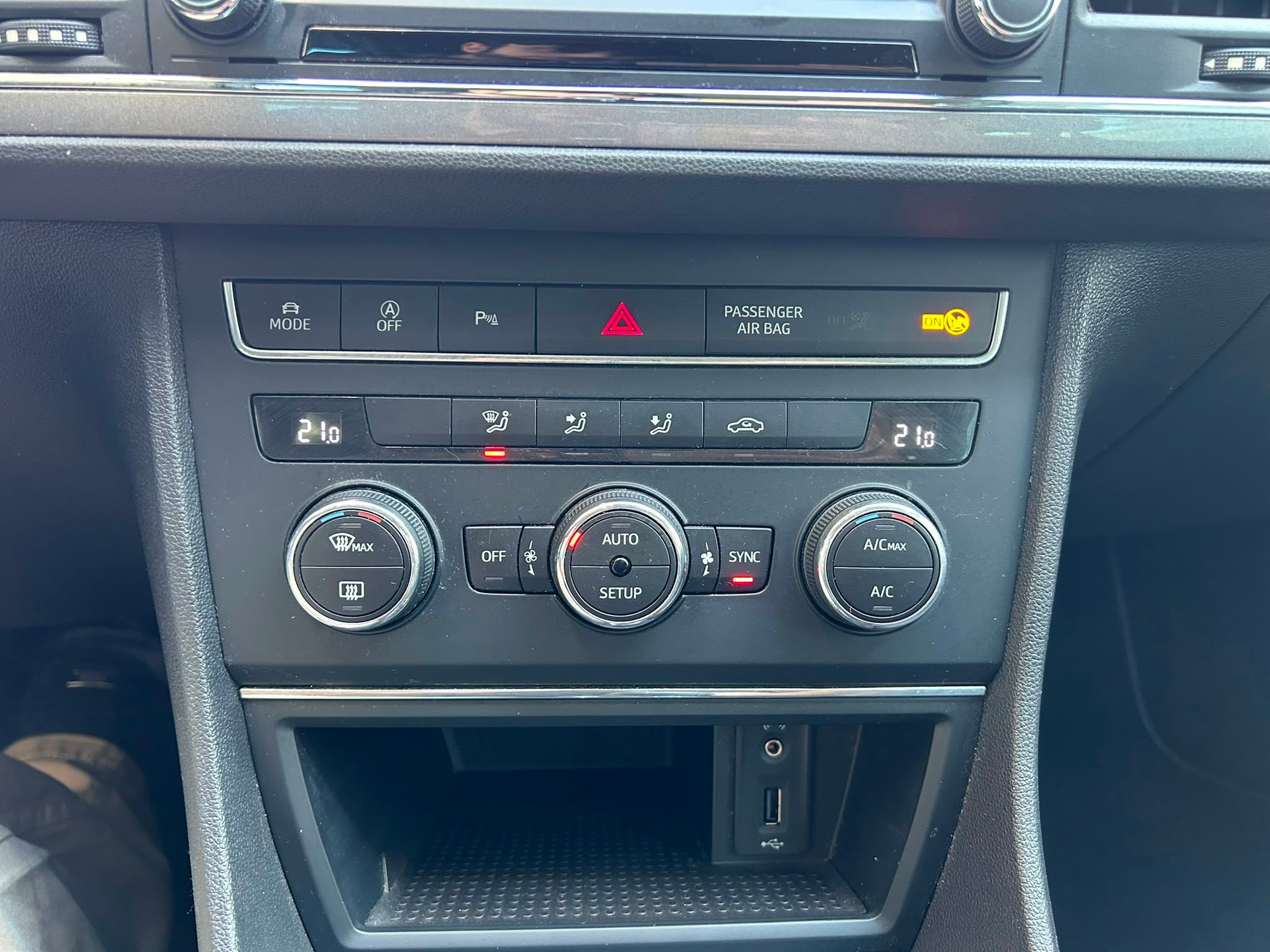 SEAT Leon ST 1.4 TSI FR Line-image-14
