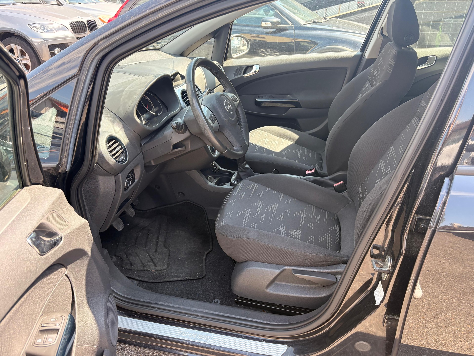 OPEL Corsa 1.4 TP Enjoy-image-4