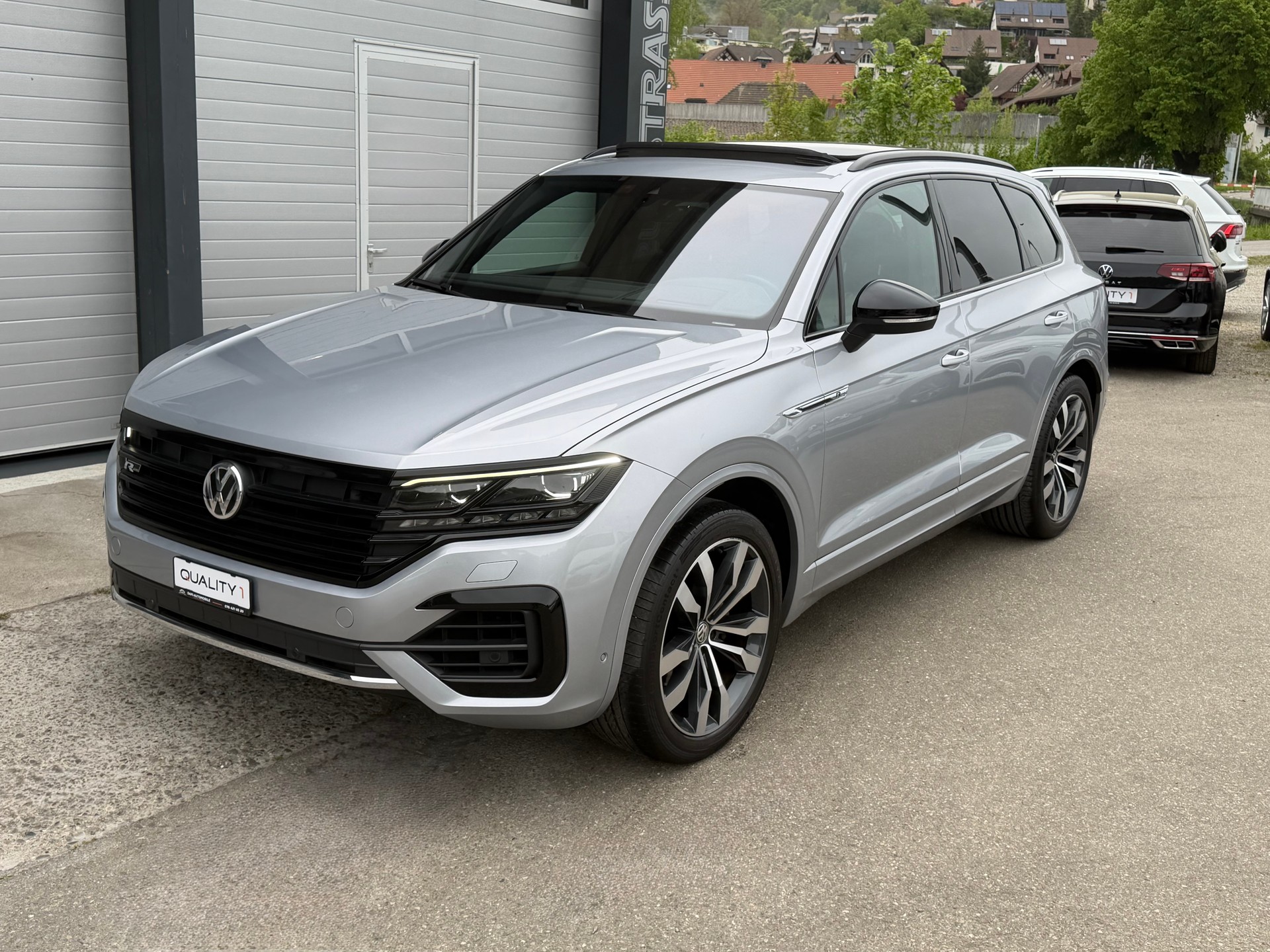 VW Touareg 3.0 TDI R Line Tiptronic-image-0
