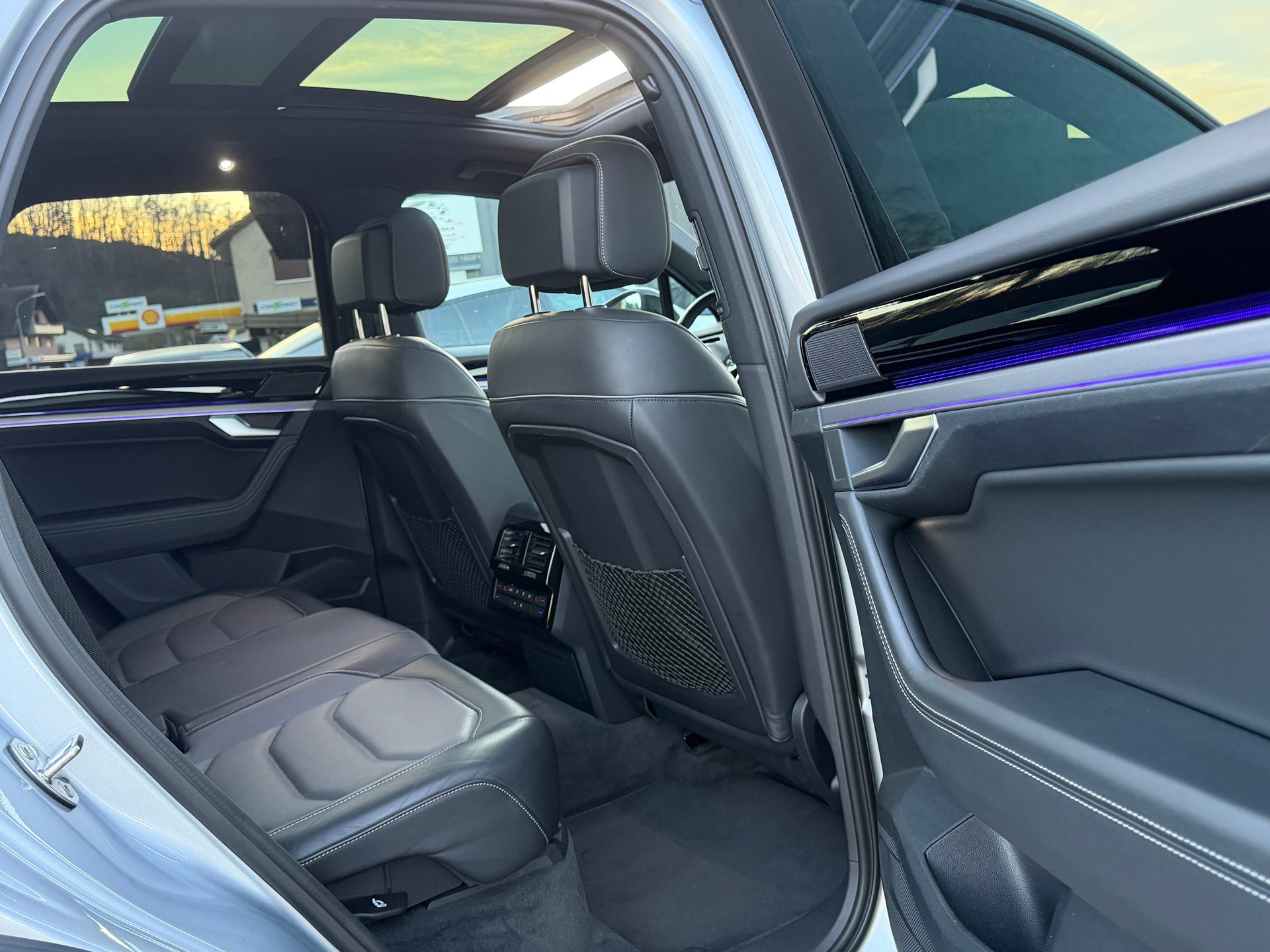 VW Touareg 3.0 TDI R Line Tiptronic-image-12