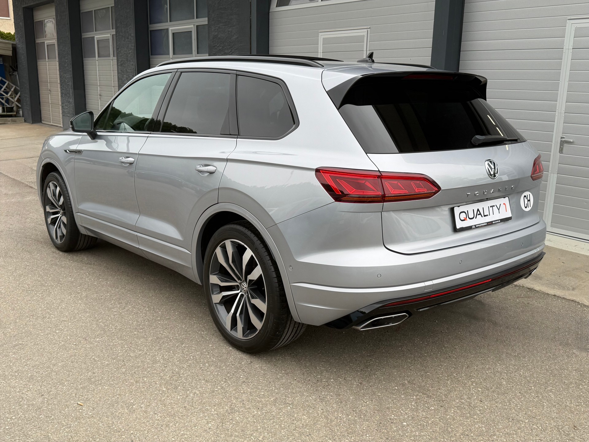 VW Touareg 3.0 TDI R Line Tiptronic-image-3