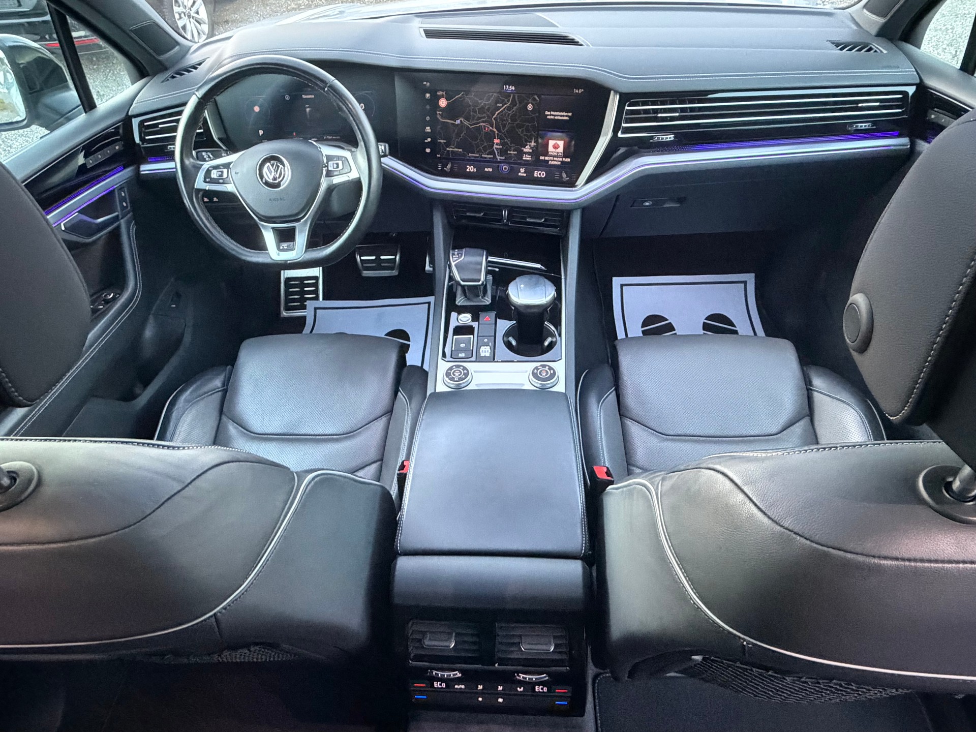 VW Touareg 3.0 TDI R Line Tiptronic-image-11