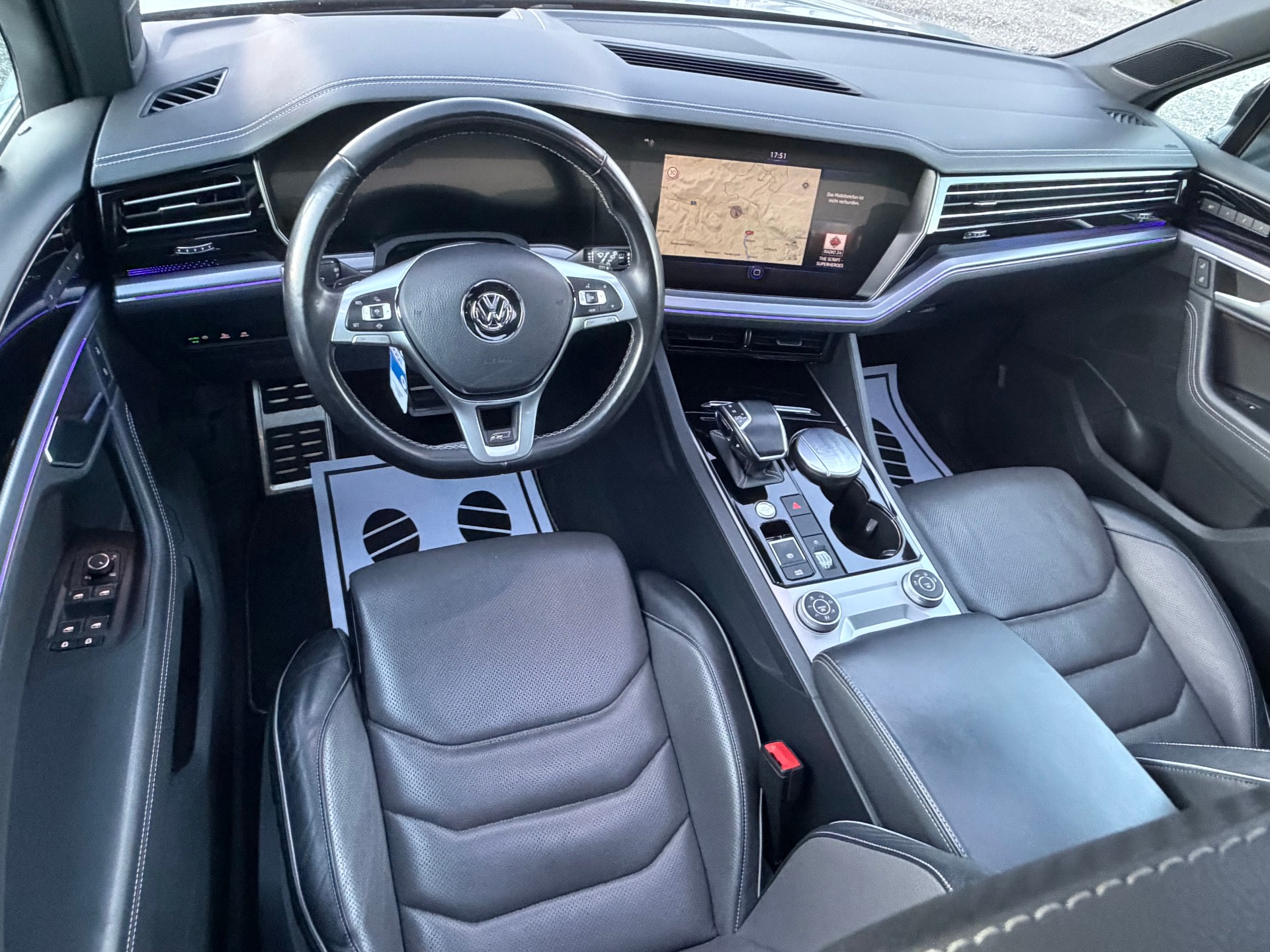 VW Touareg 3.0 TDI R Line Tiptronic-image-9