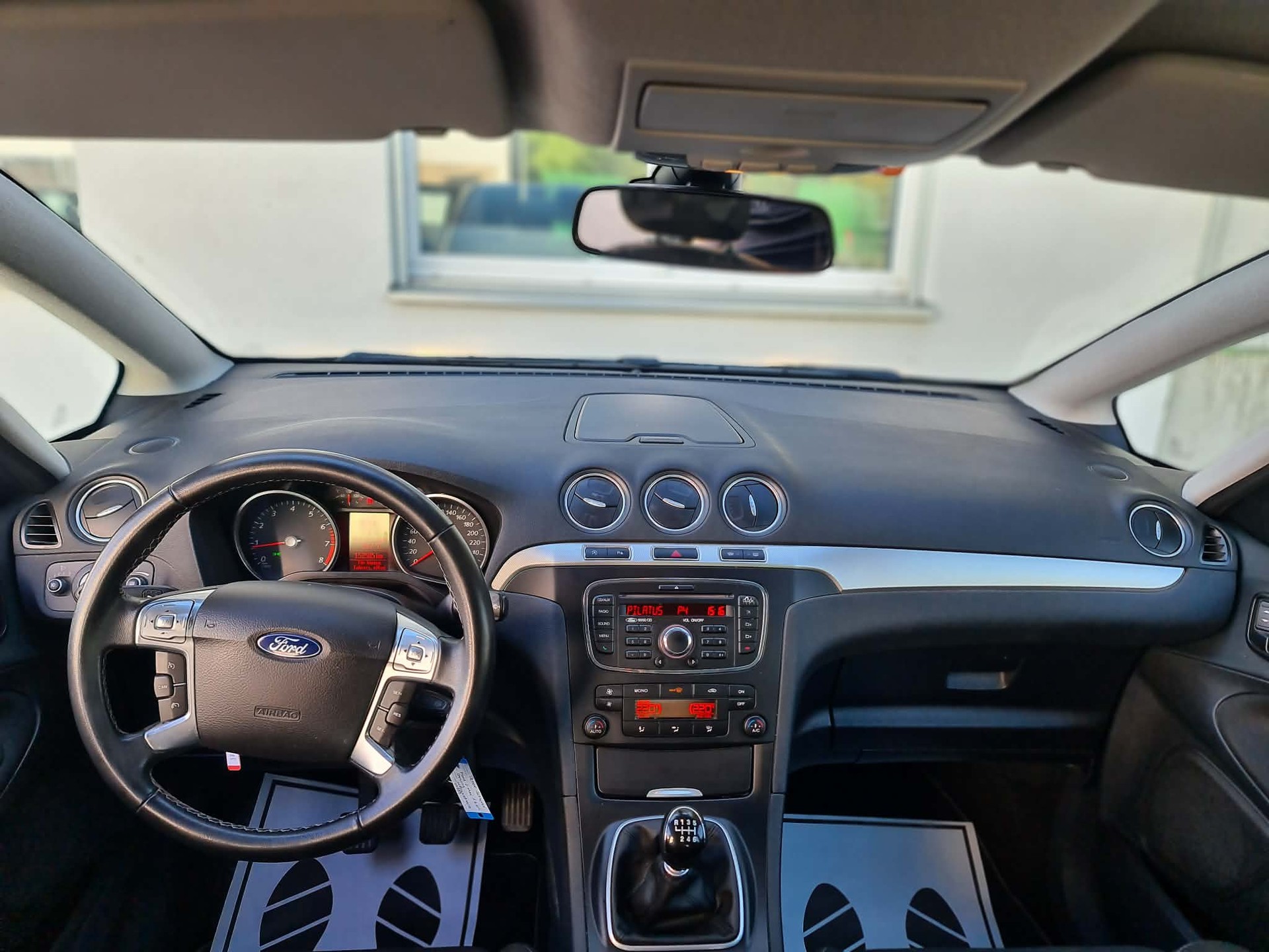 FORD S-Max 1.6 SCTi Titanium-image-11