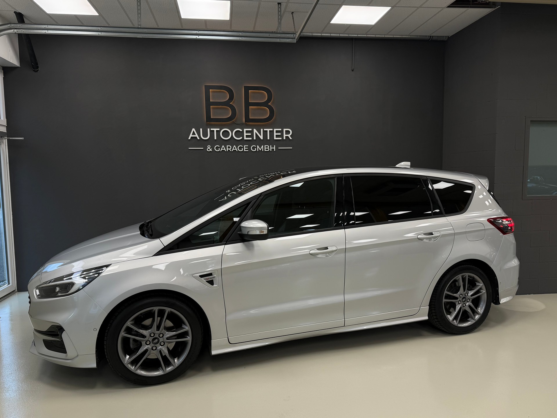 FORD S-Max 2.5 FHEV ST-Line 7Pl-image-2