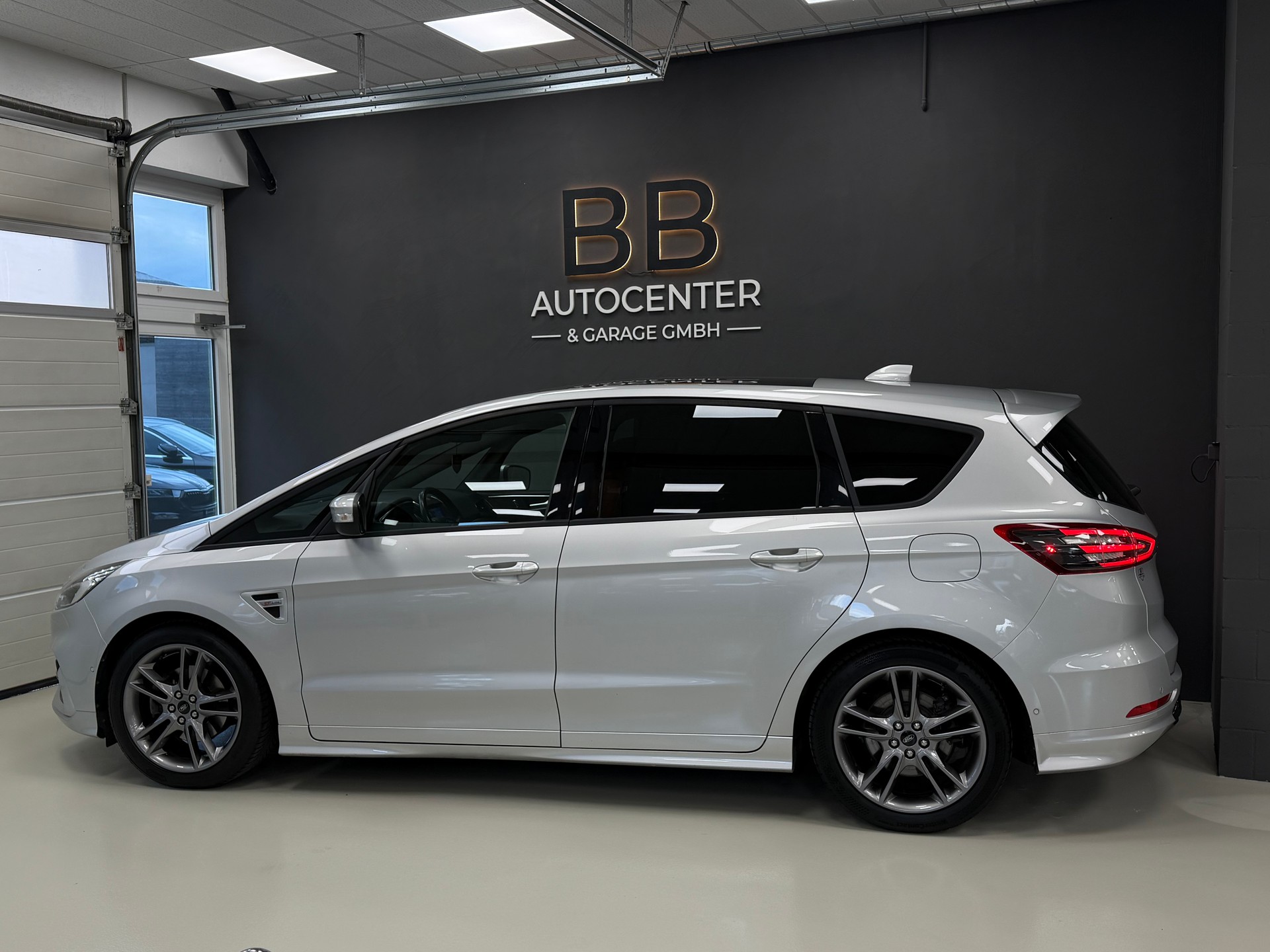 FORD S-Max 2.5 FHEV ST-Line 7Pl-image-3