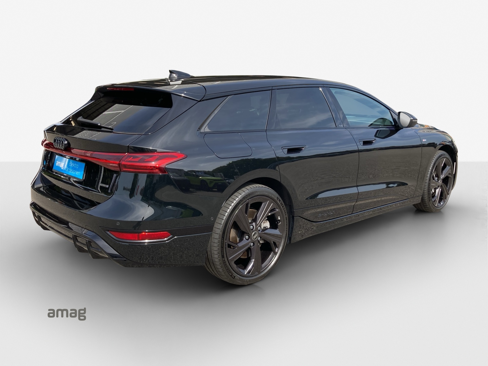 AUDI A6 Avant e-tron quattro-image-4