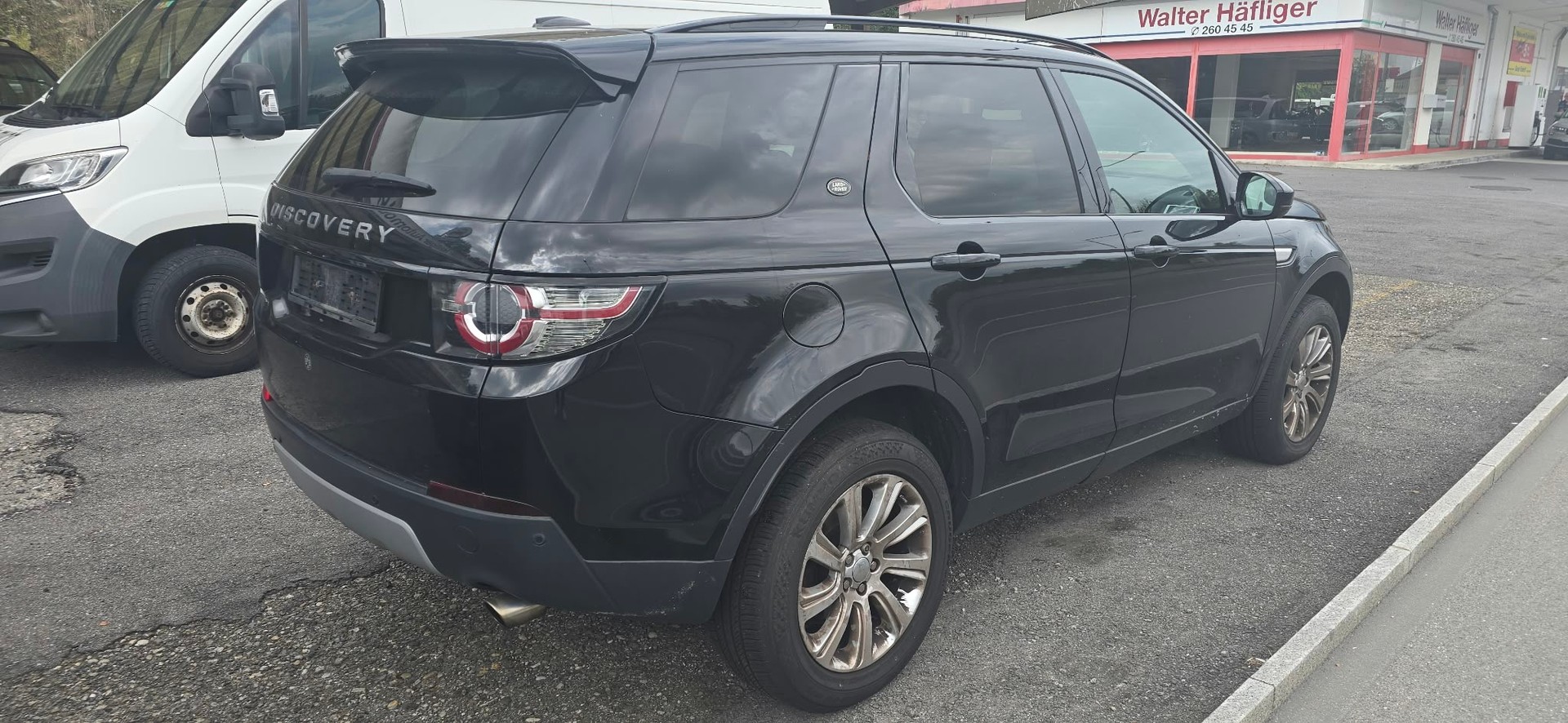 LAND ROVER Discovery Sport 2.0 TD4 HSE AT9-image-3