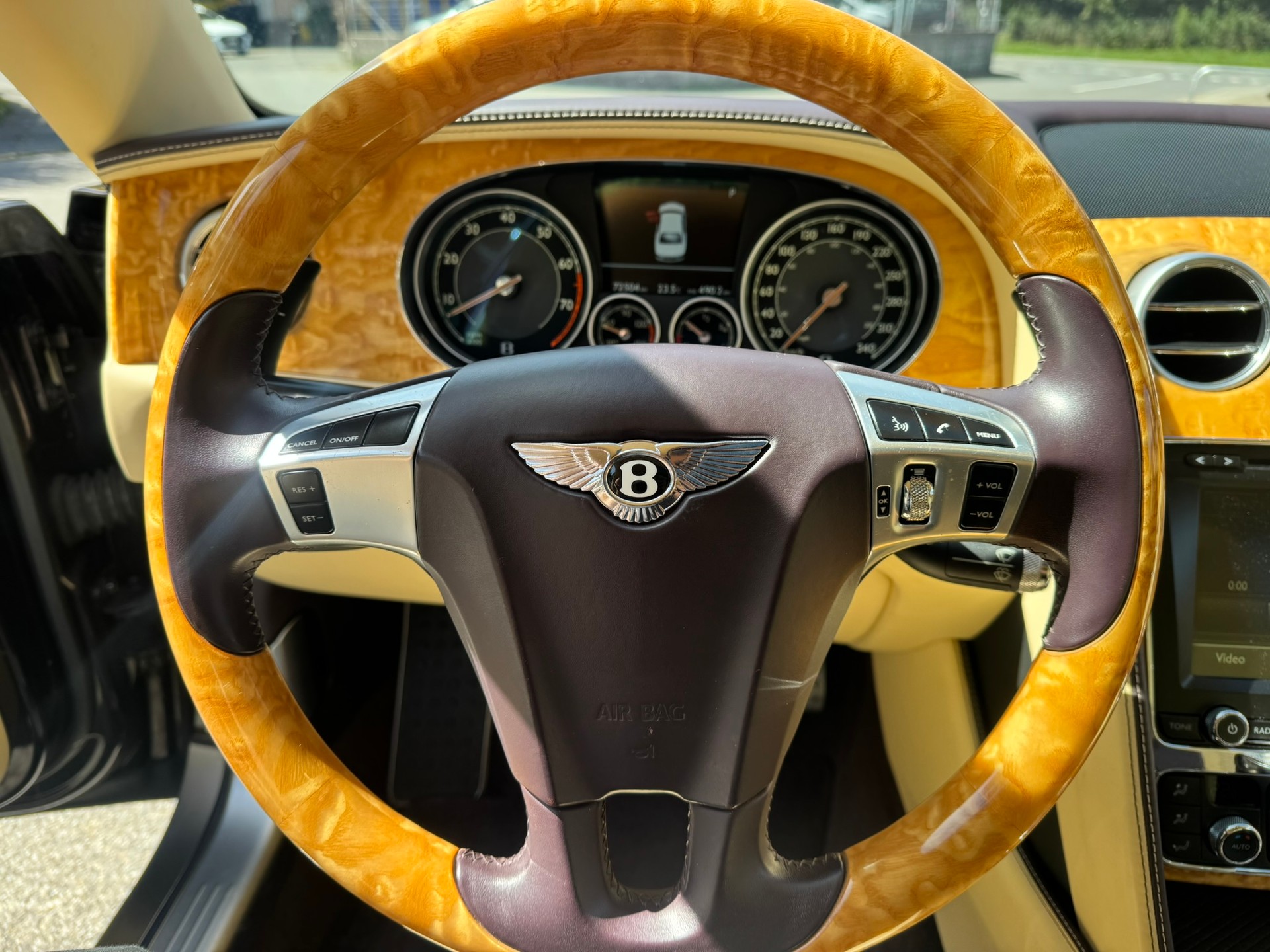 BENTLEY Flying Spur 6.0 W12 – FULL OPTIONS - CH Fahrzeug-image-17