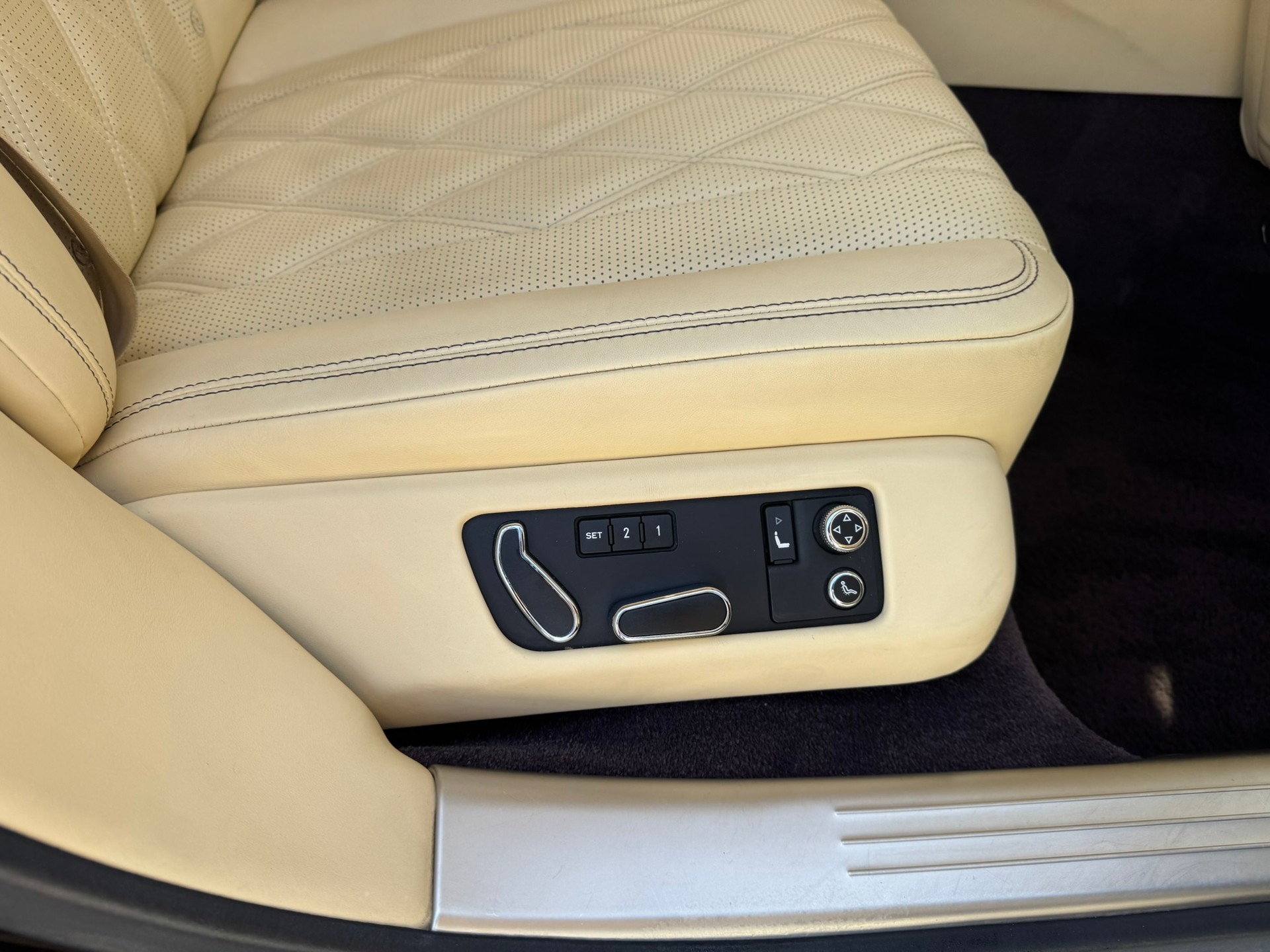 BENTLEY Flying Spur 6.0 W12 – FULL OPTIONS - CH Fahrzeug-image-26