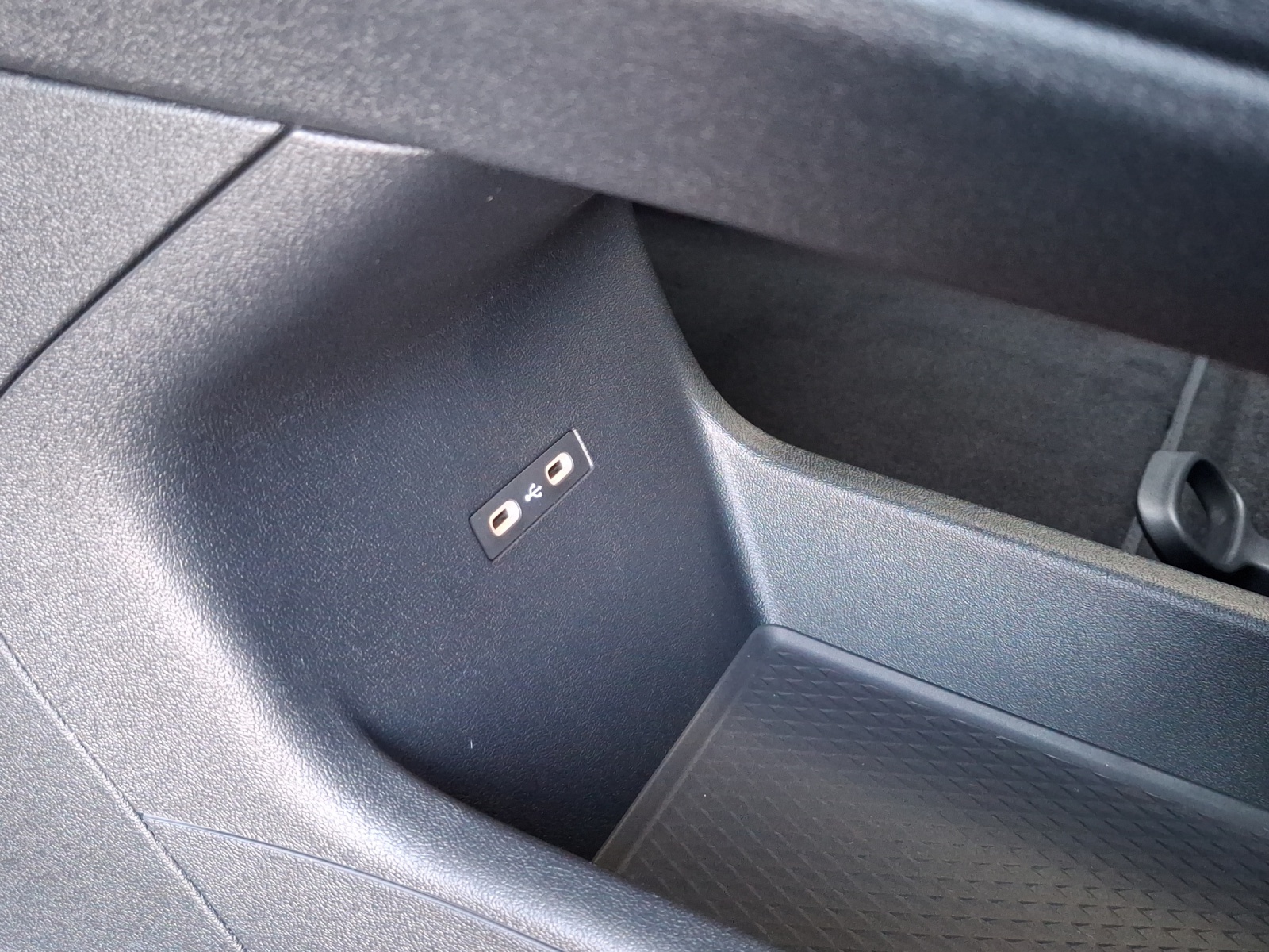 VW ID.Polo 52 kWh Life Edition One-image-14