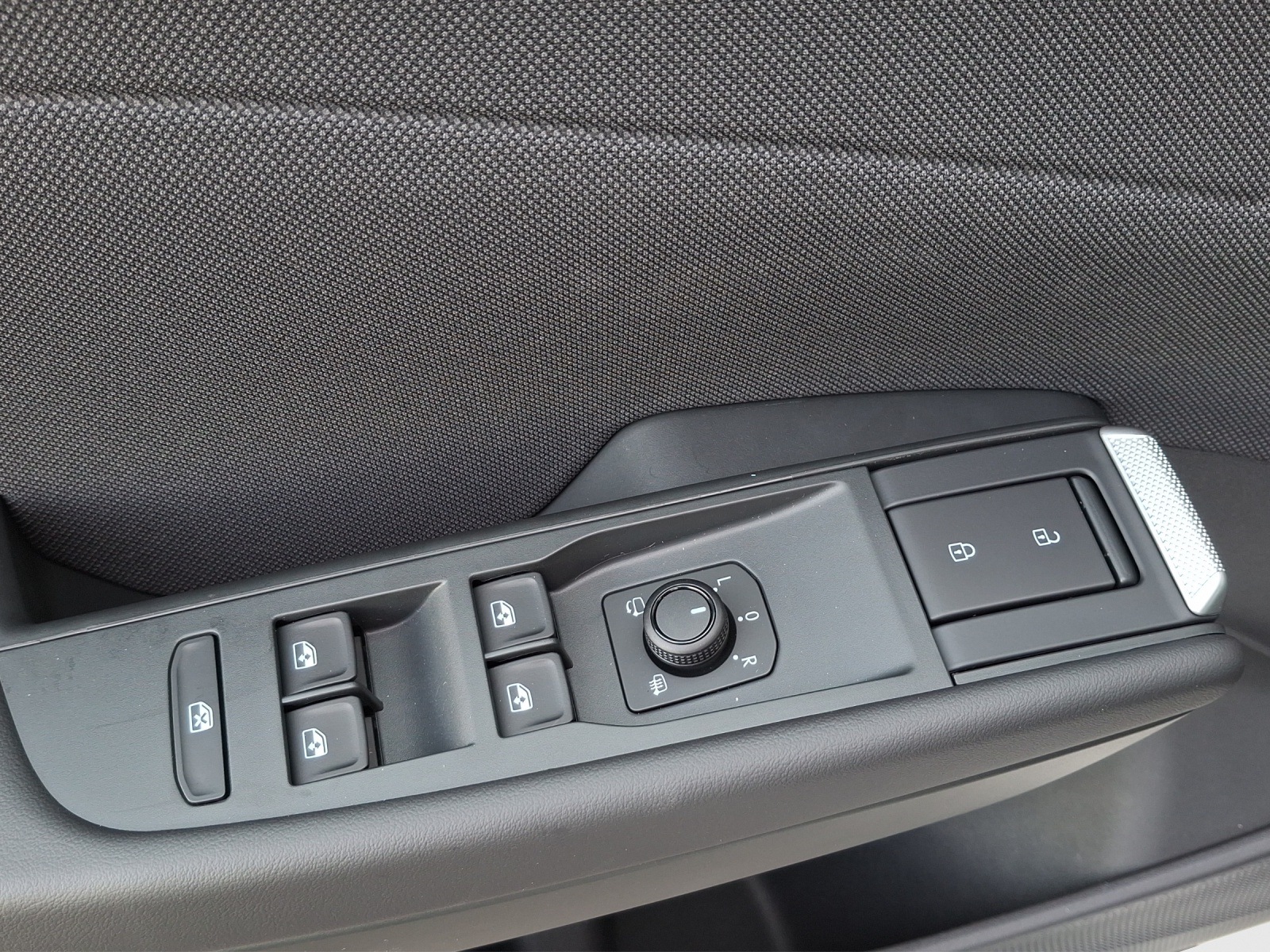 VW ID.Polo 52 kWh Life Edition One-image-15