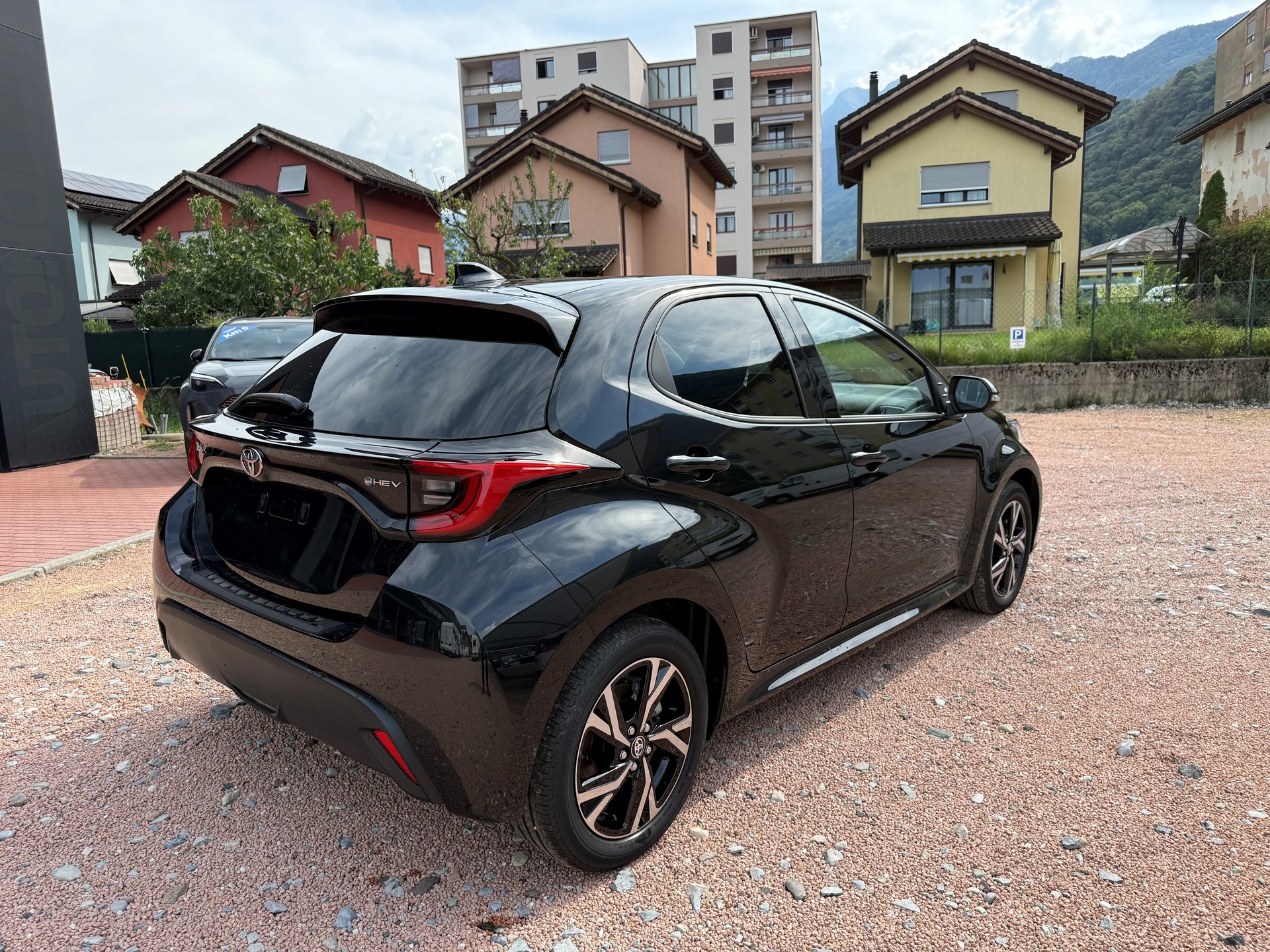 TOYOTA Yaris 1.5 Trend e-CVT-image-3
