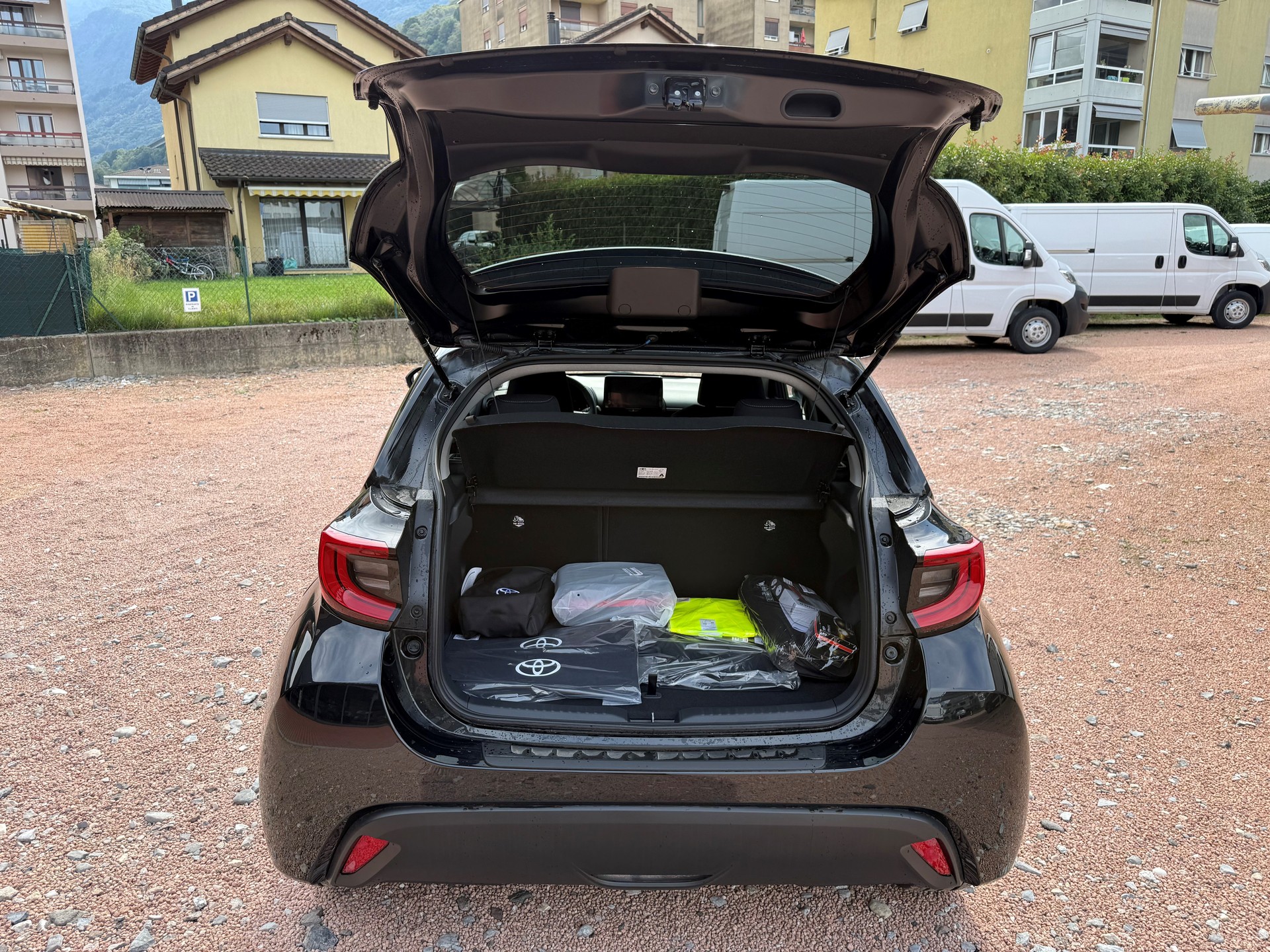 TOYOTA Yaris 1.5 Trend e-CVT-image-5