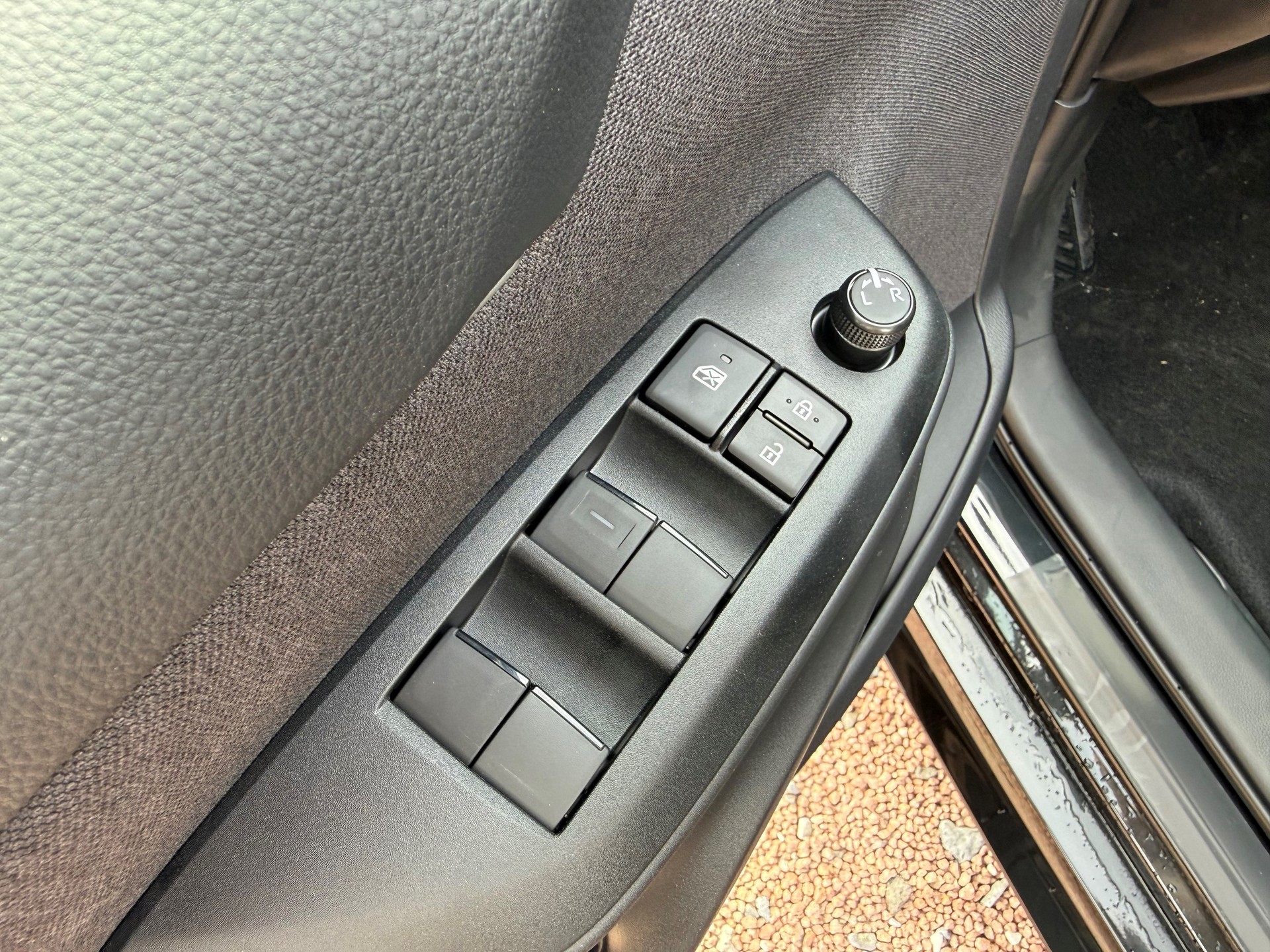 TOYOTA Yaris 1.5 Trend e-CVT-image-14