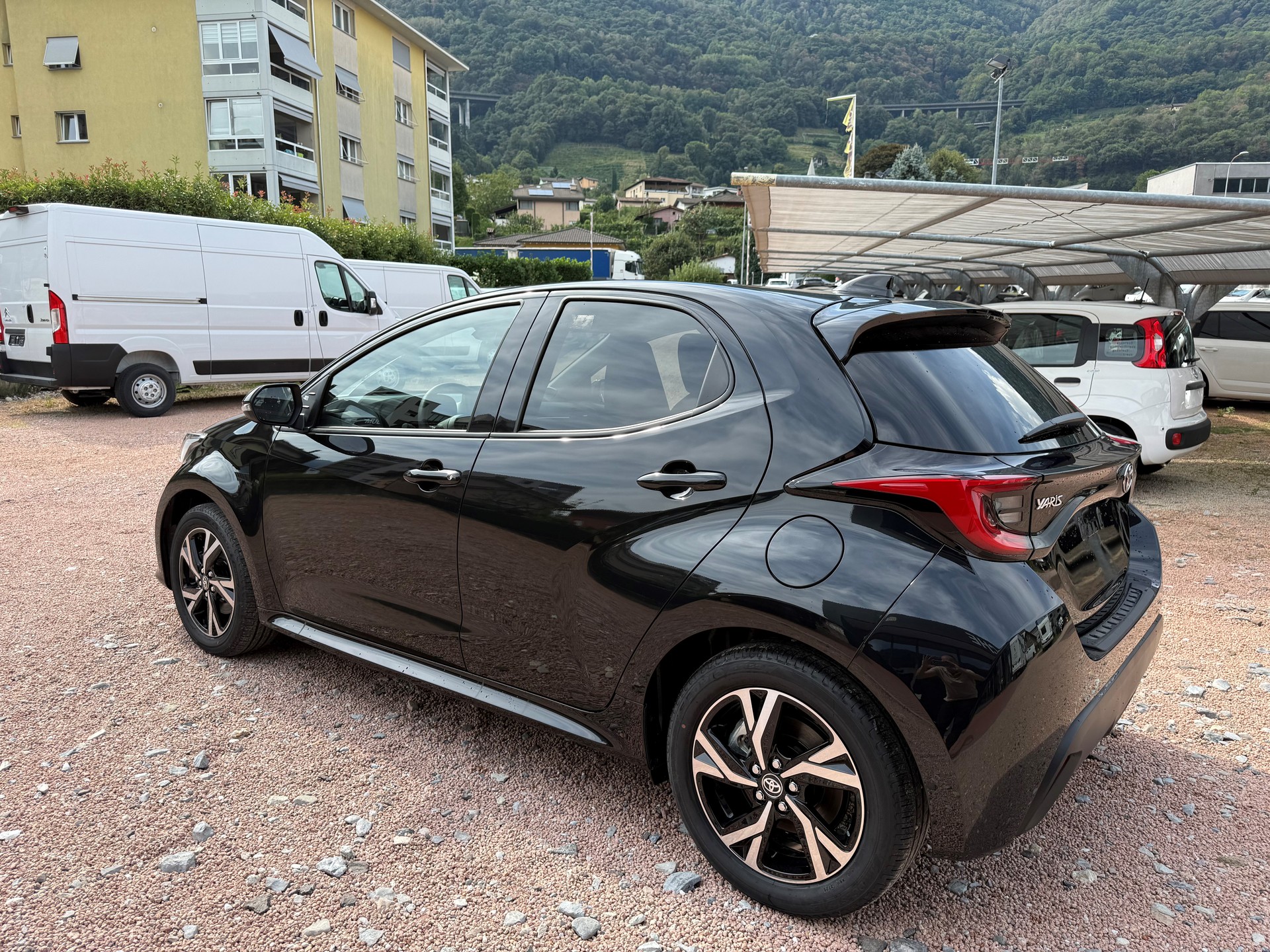 TOYOTA Yaris 1.5 Trend e-CVT-image-2