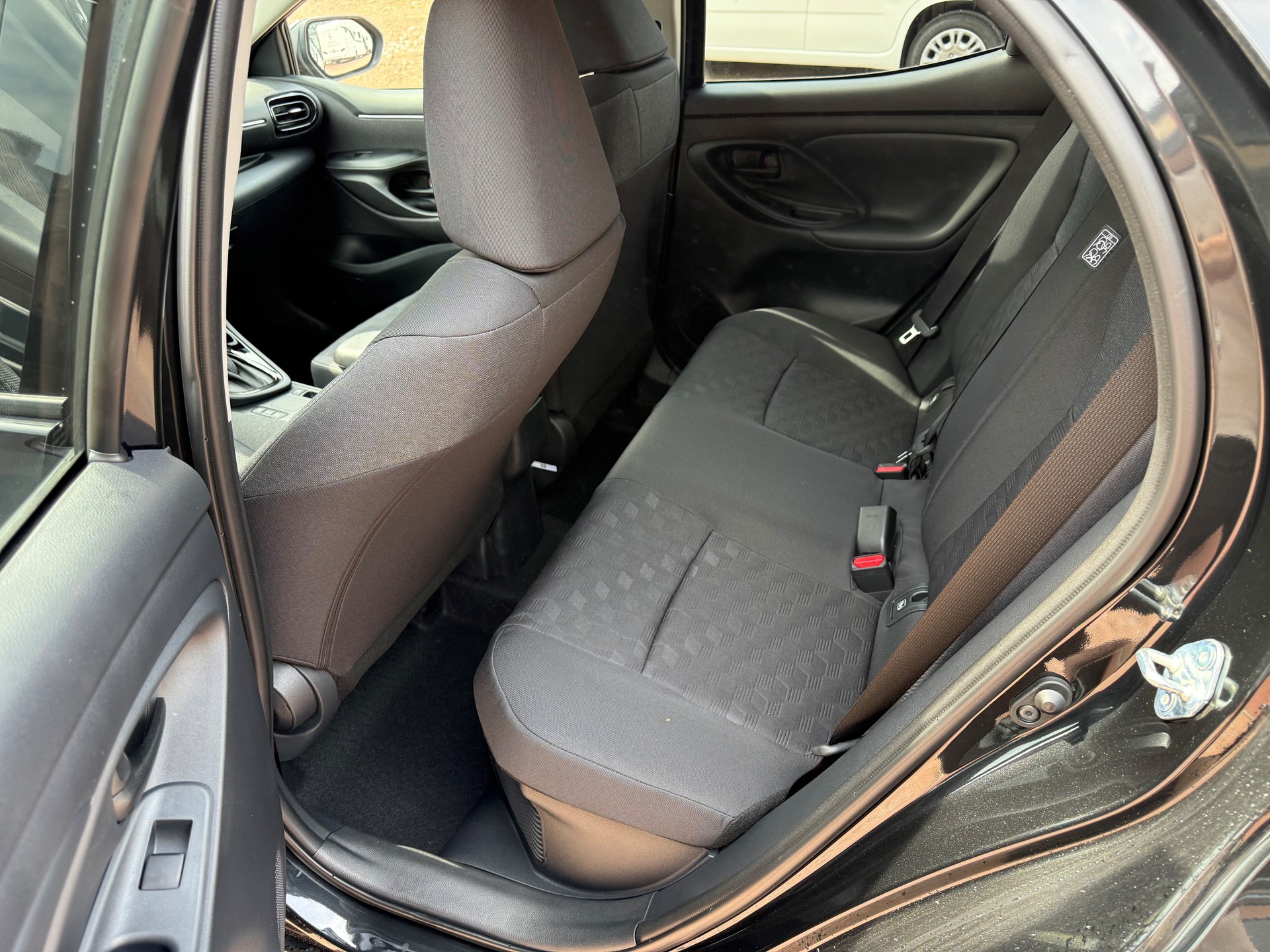 TOYOTA Yaris 1.5 Trend e-CVT-image-8