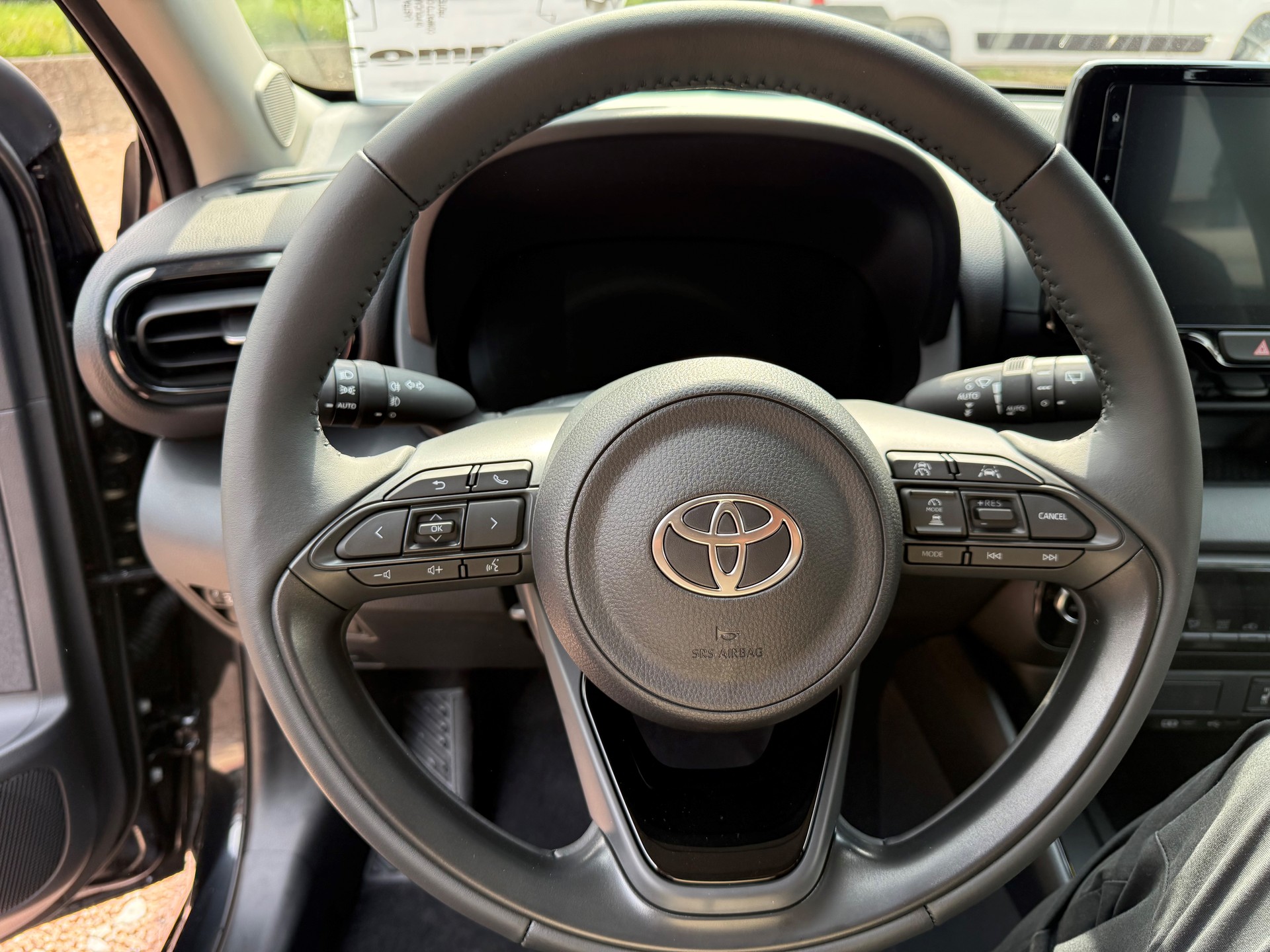 TOYOTA Yaris 1.5 Trend e-CVT-image-9
