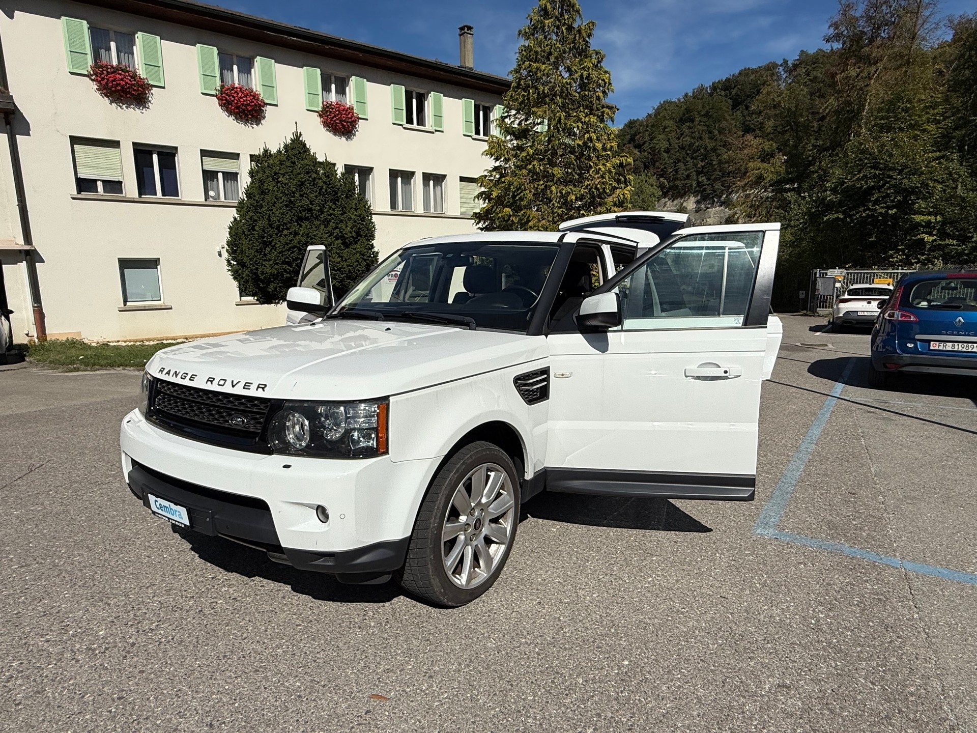 LAND ROVER Range Rover Sport 3.0 TDV6 SE Automatic-image-17