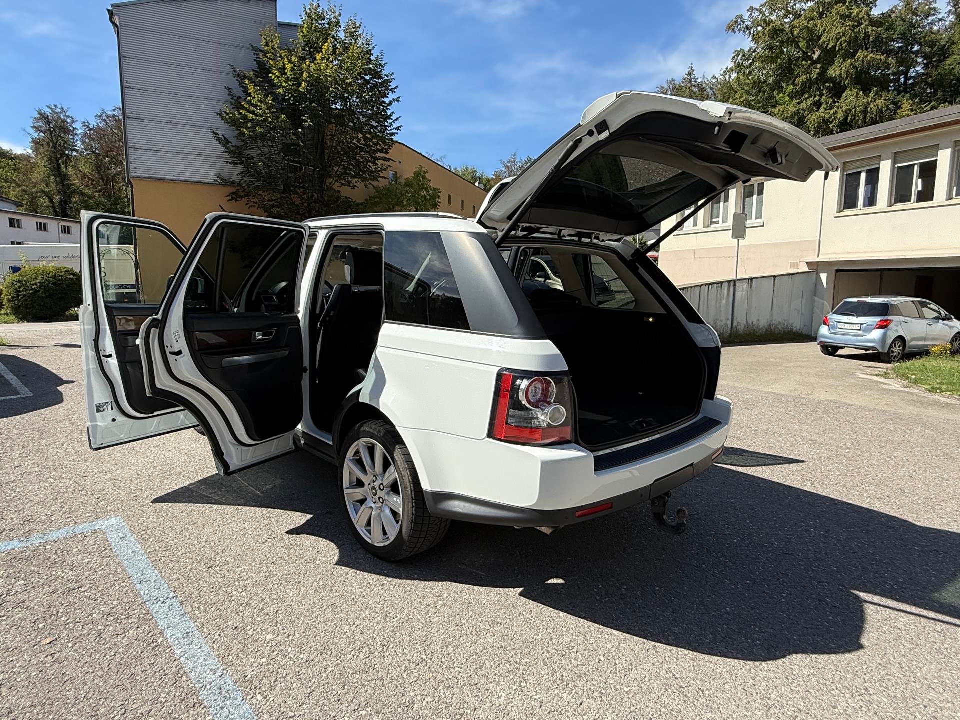 LAND ROVER Range Rover Sport 3.0 TDV6 SE Automatic-image-19