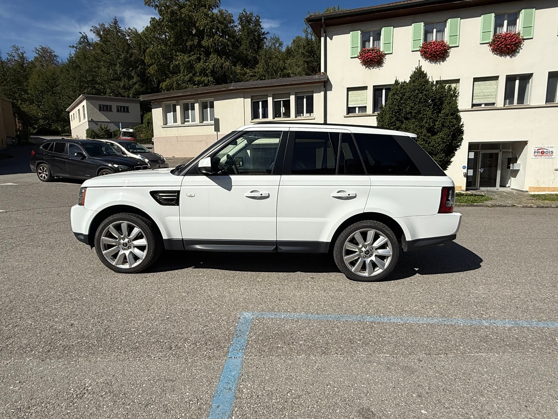 LAND ROVER Range Rover Sport 3.0 TDV6 SE Automatic-image-3