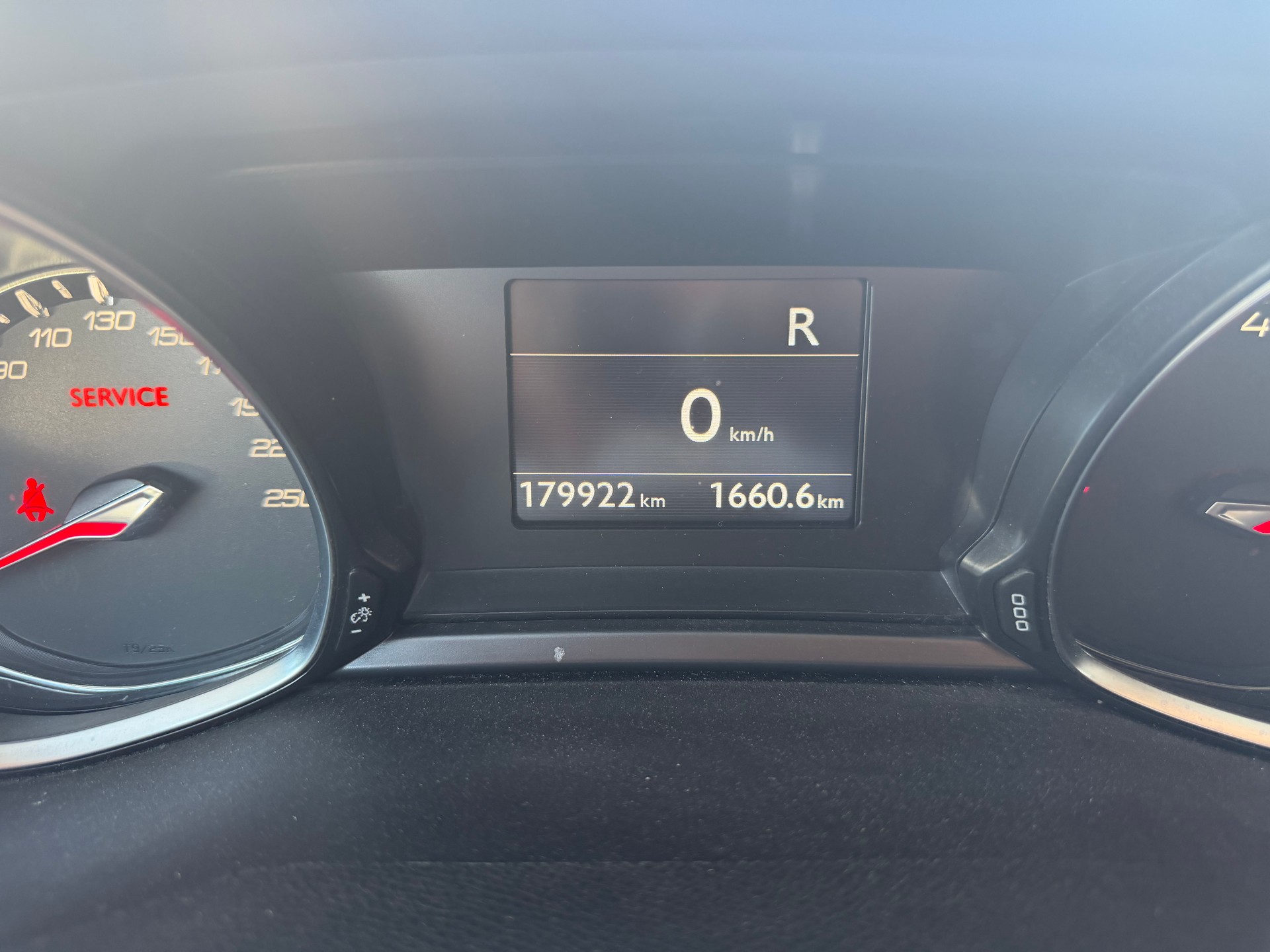 PEUGEOT 308 1.2 THP Allure Automatic-image-9