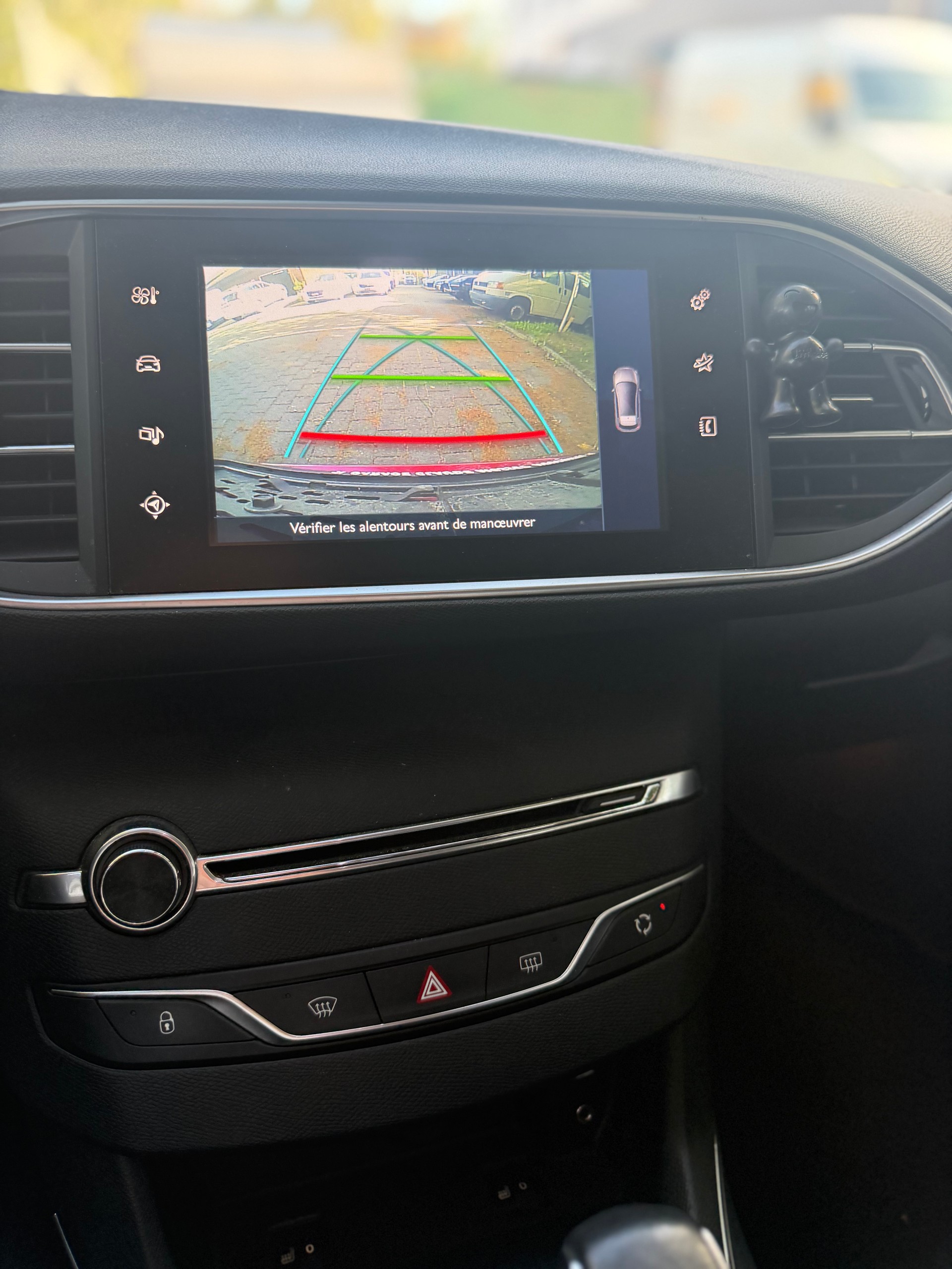 PEUGEOT 308 1.2 THP Allure Automatic-image-8