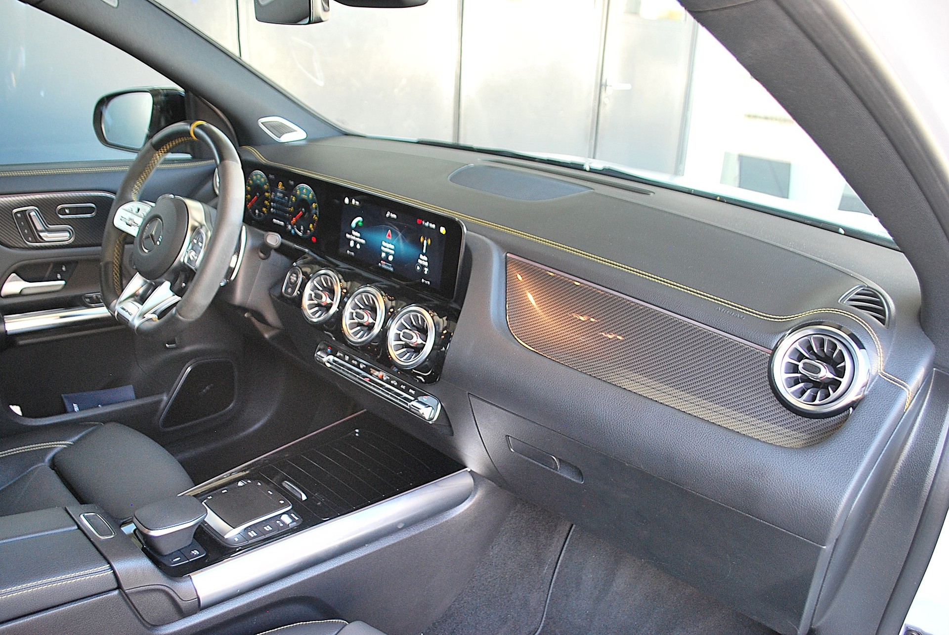 MERCEDES-BENZ GLA 45 S AMG 4Matic+ 8G-Speedshift DCT-image-10