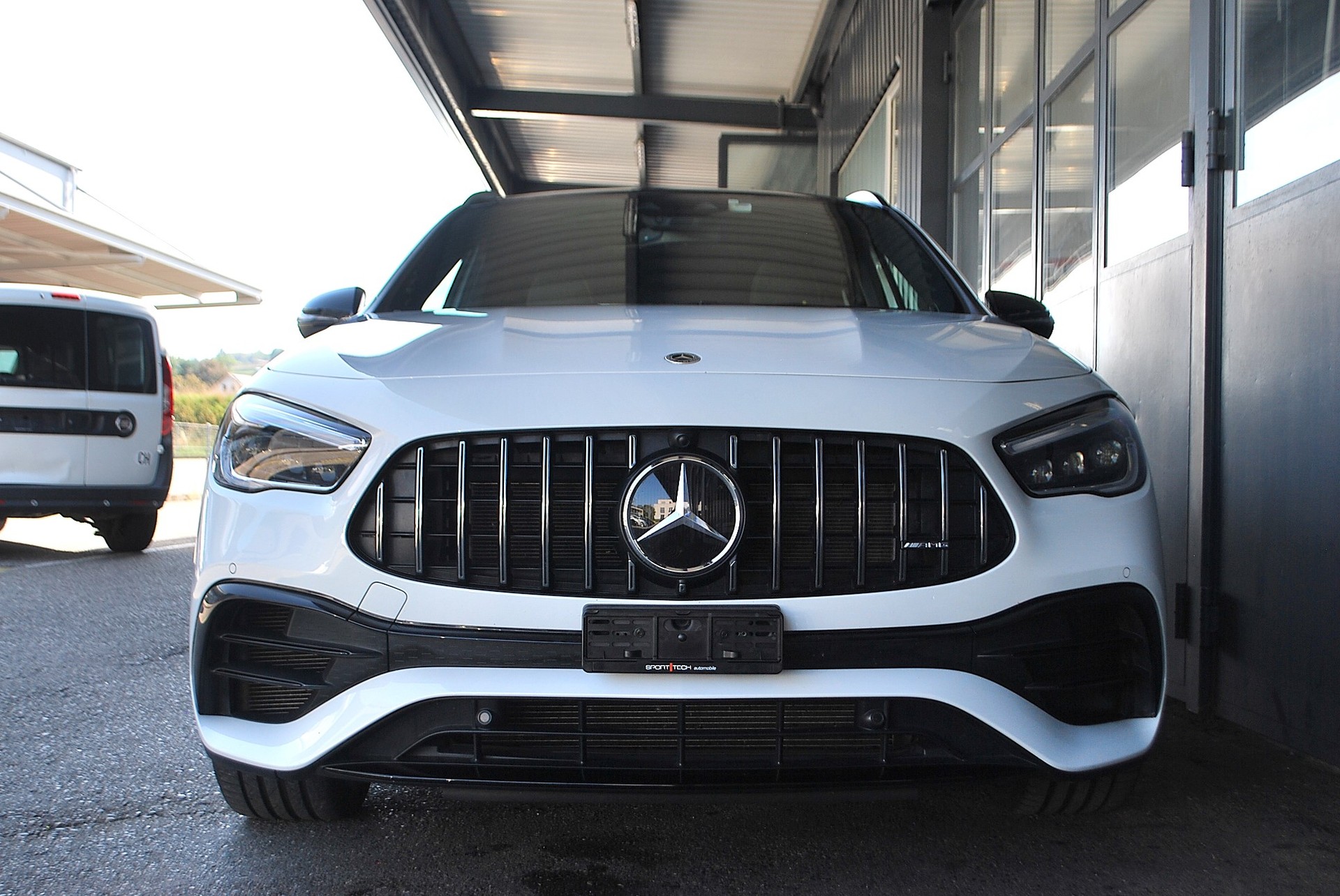 MERCEDES-BENZ GLA 45 S AMG 4Matic+ 8G-Speedshift DCT-image-1