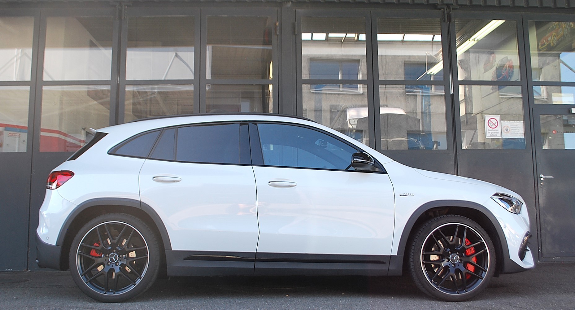 MERCEDES-BENZ GLA 45 S AMG 4Matic+ 8G-Speedshift DCT-image-2