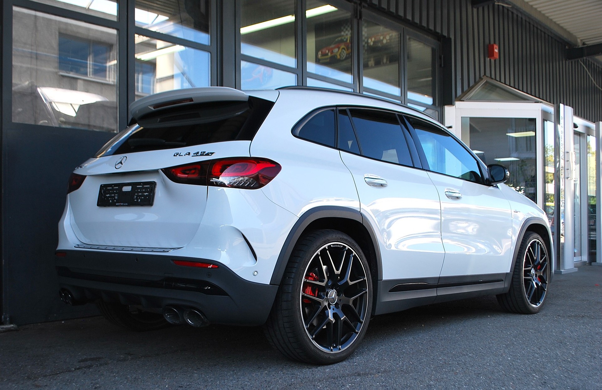 MERCEDES-BENZ GLA 45 S AMG 4Matic+ 8G-Speedshift DCT-image-3