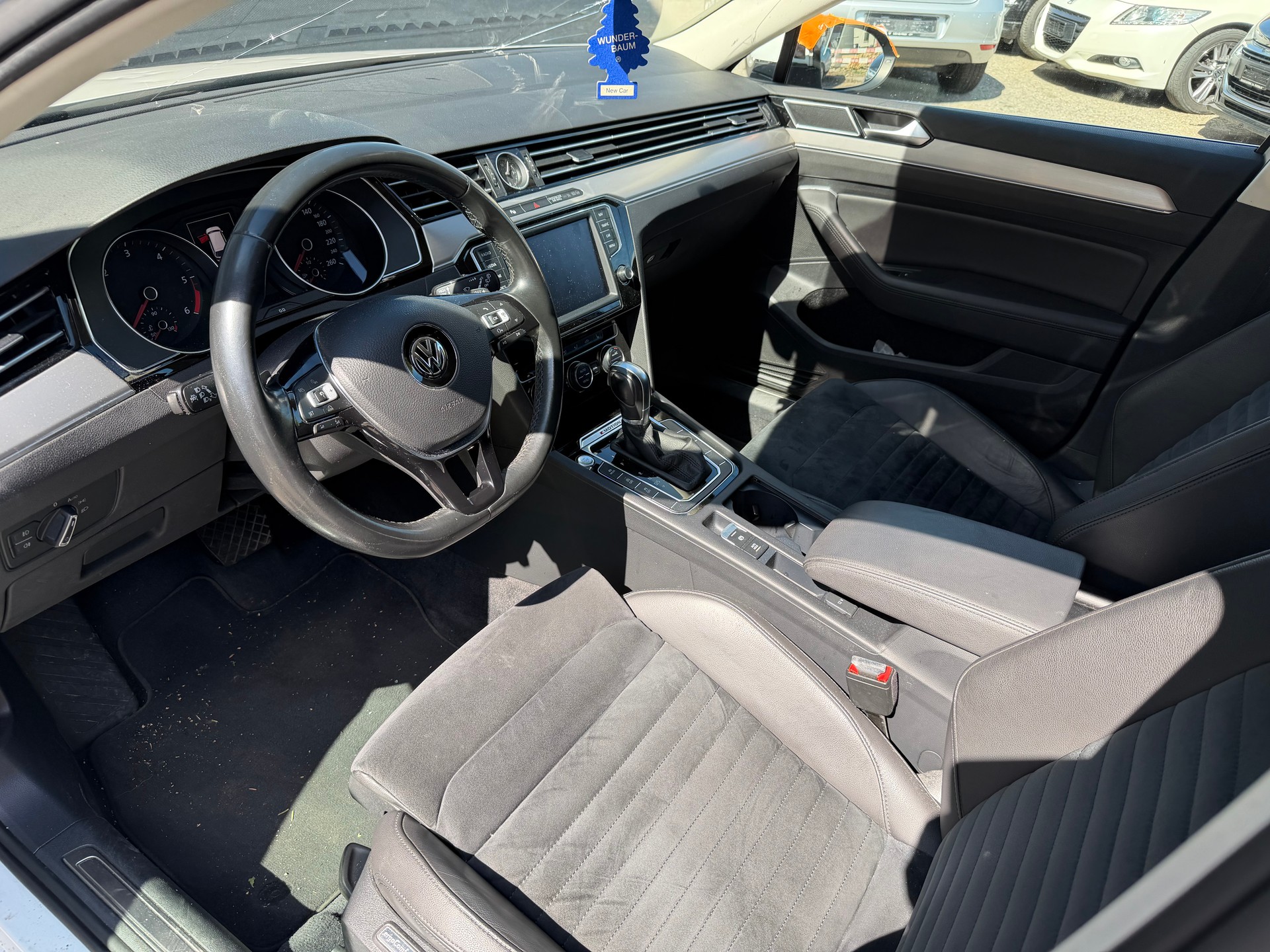 VW Passat Variant 2.0 TDI BMT Sport DSG 4Motion-image-9