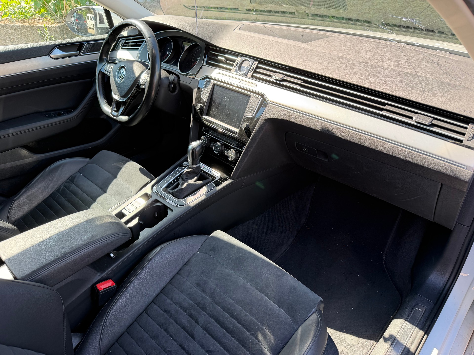 VW Passat Variant 2.0 TDI BMT Sport DSG 4Motion-image-8