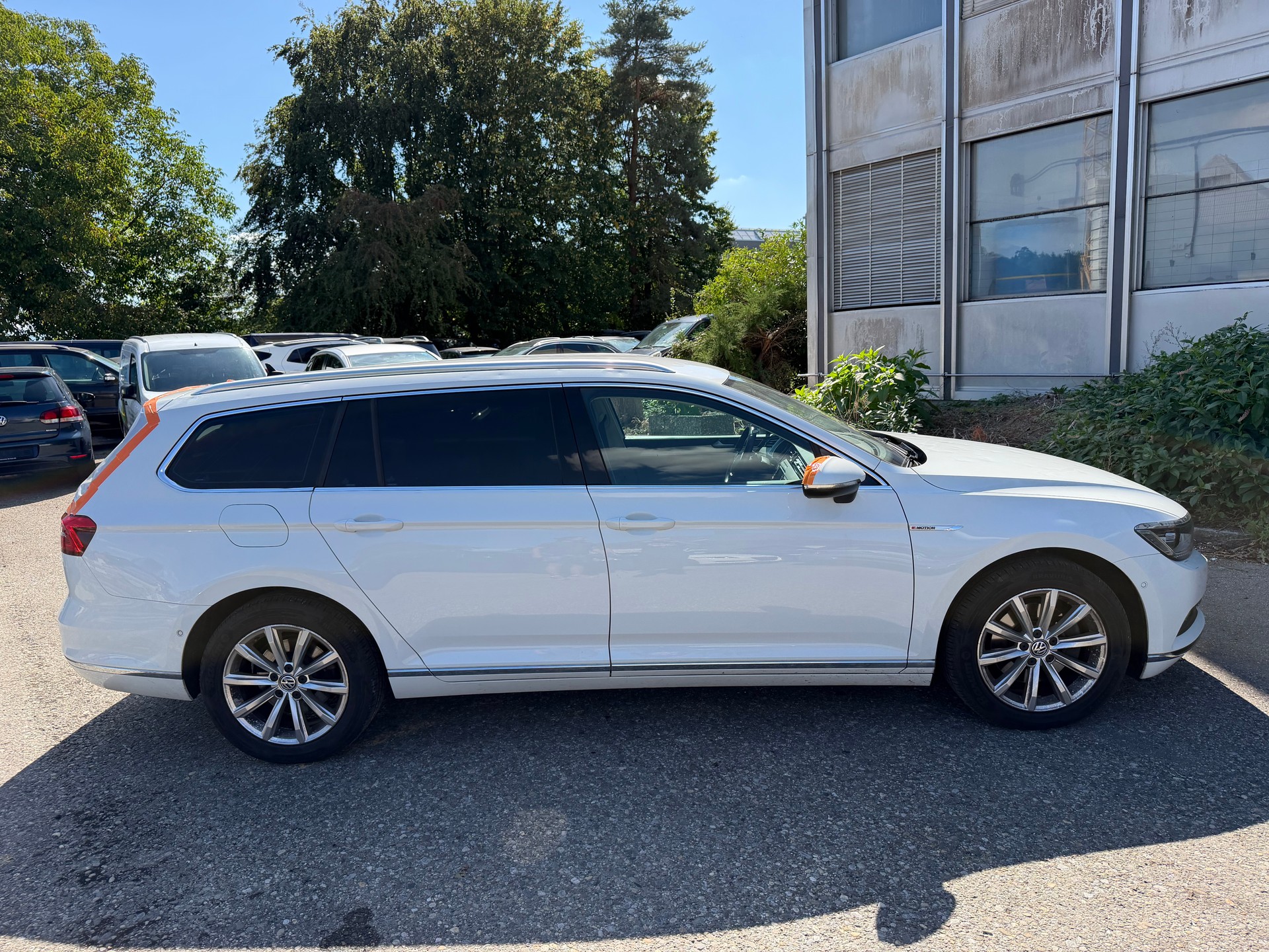 VW Passat Variant 2.0 TDI BMT Sport DSG 4Motion-image-3