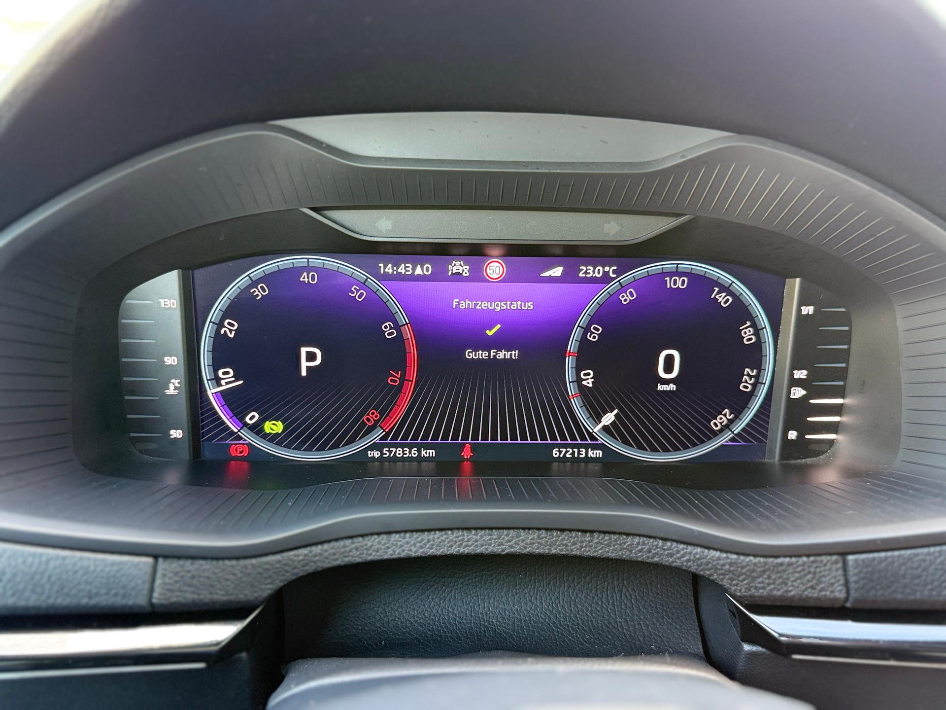 SKODA 2.0 TSI SportLine 4x4 DSG-image-8