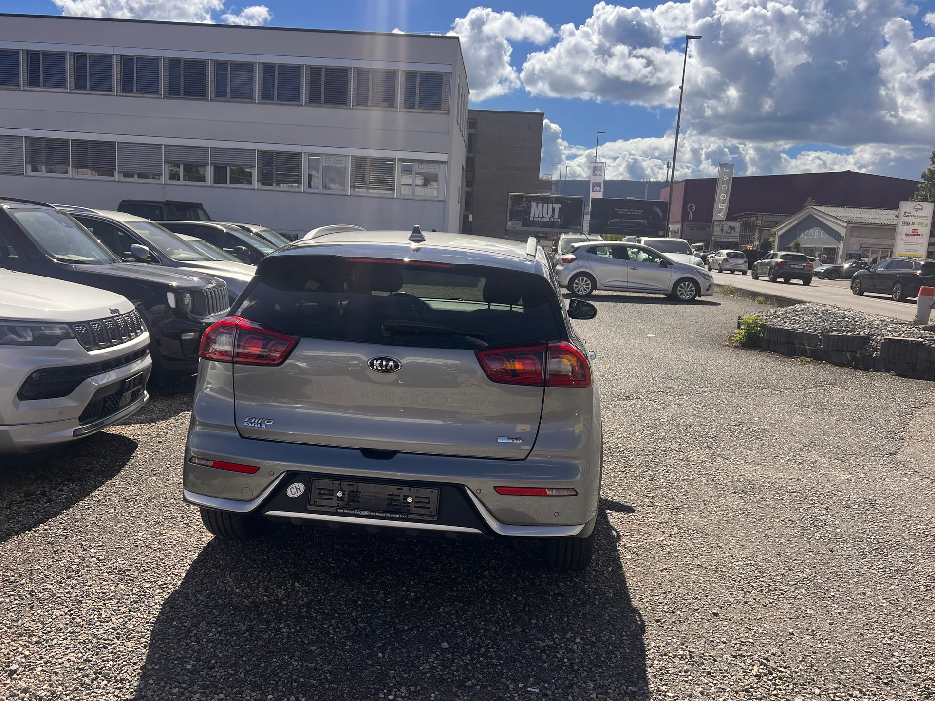KIA Niro 1.6GDi Hybrid Style DCT-image-3