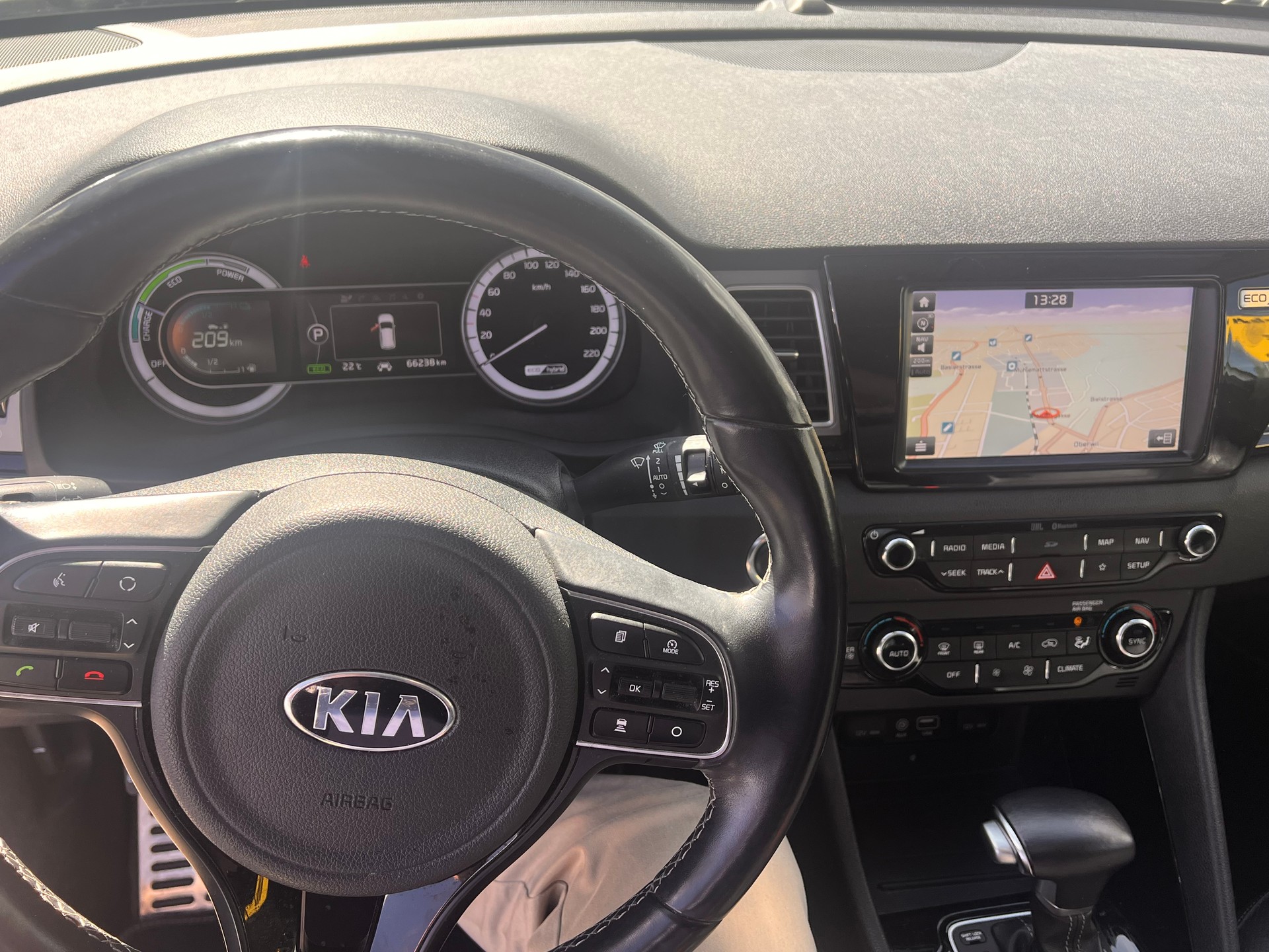 KIA Niro 1.6GDi Hybrid Style DCT-image-12
