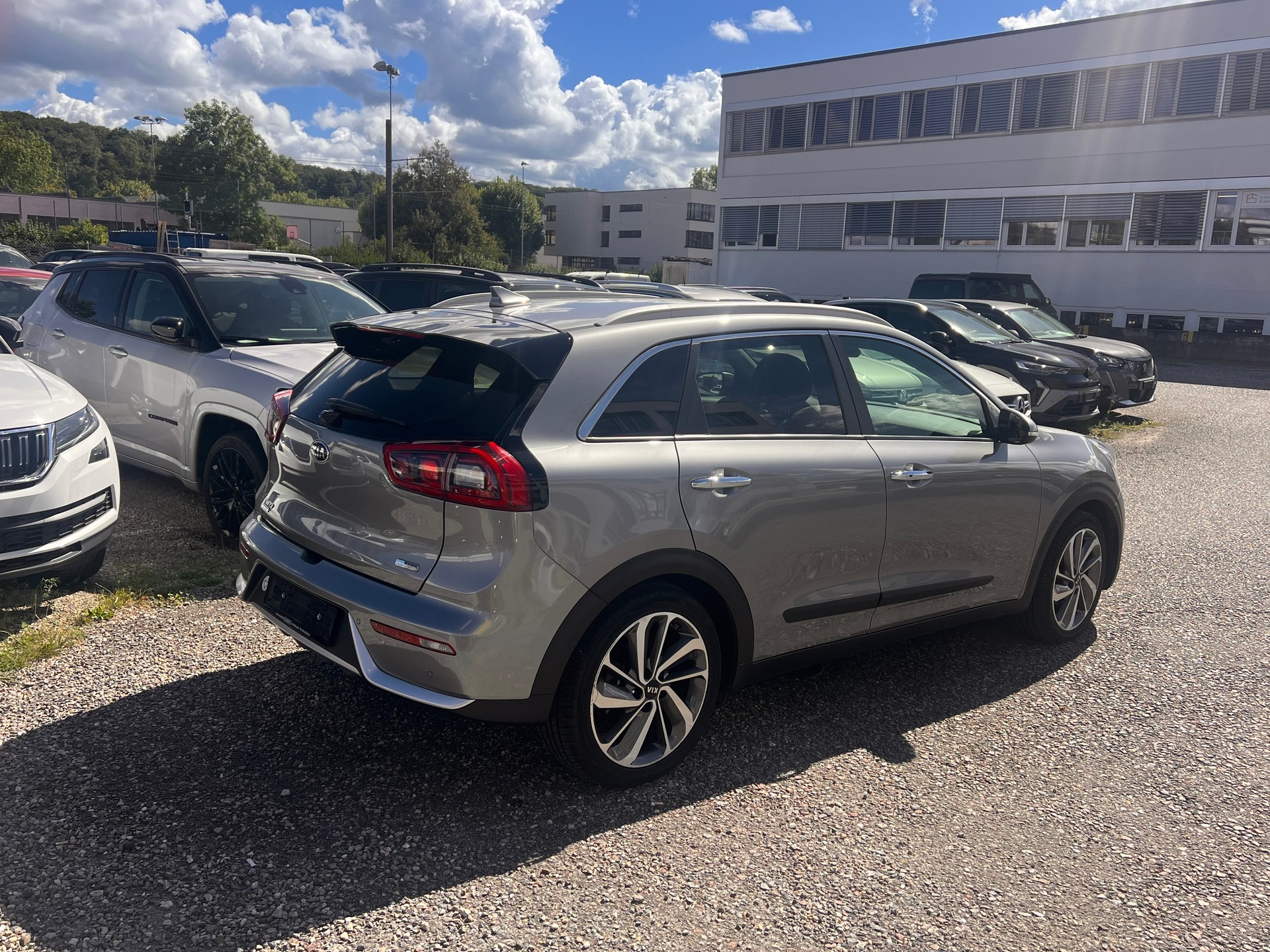 KIA Niro 1.6GDi Hybrid Style DCT-image-5