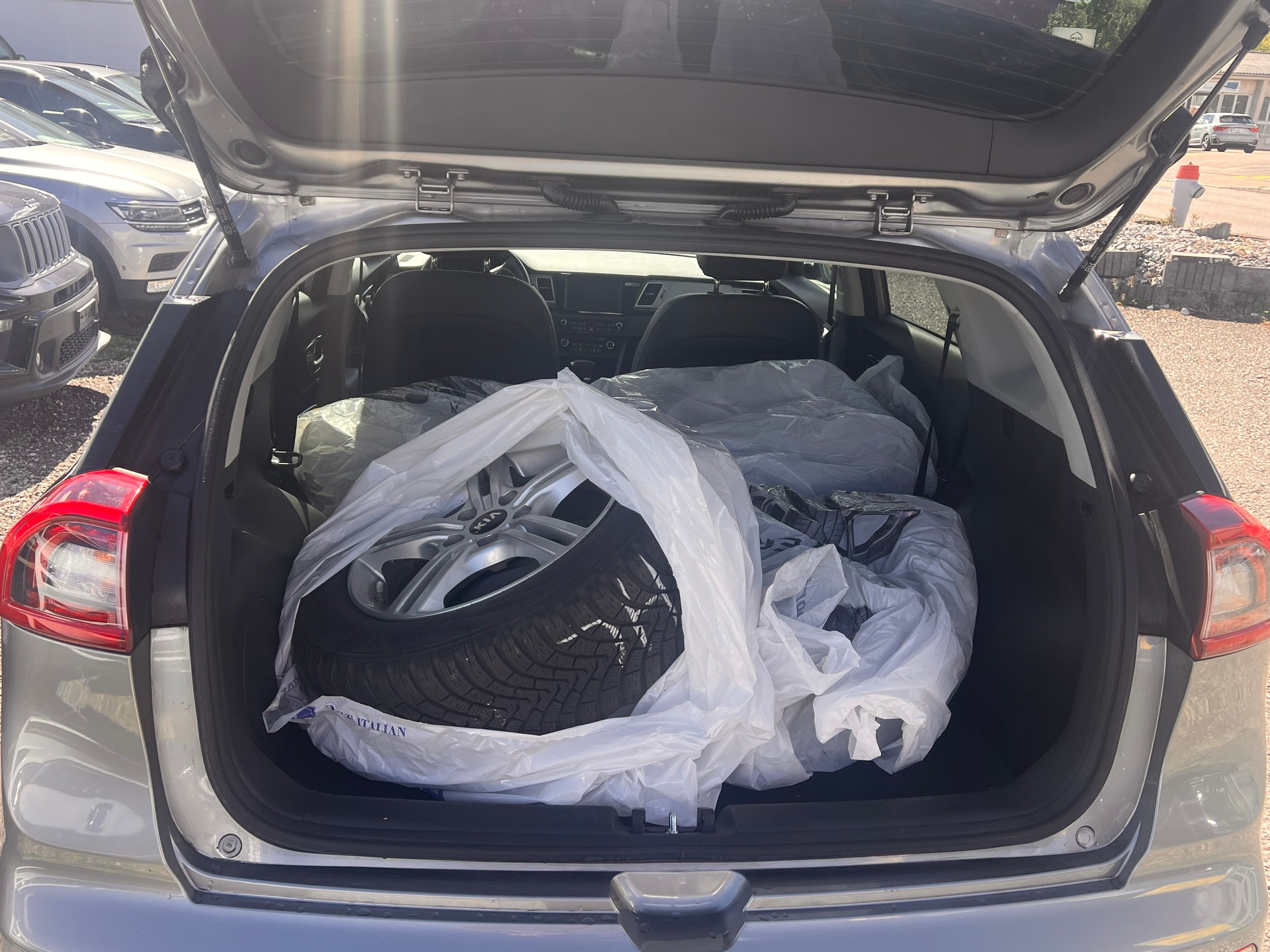 KIA Niro 1.6GDi Hybrid Style DCT-image-7