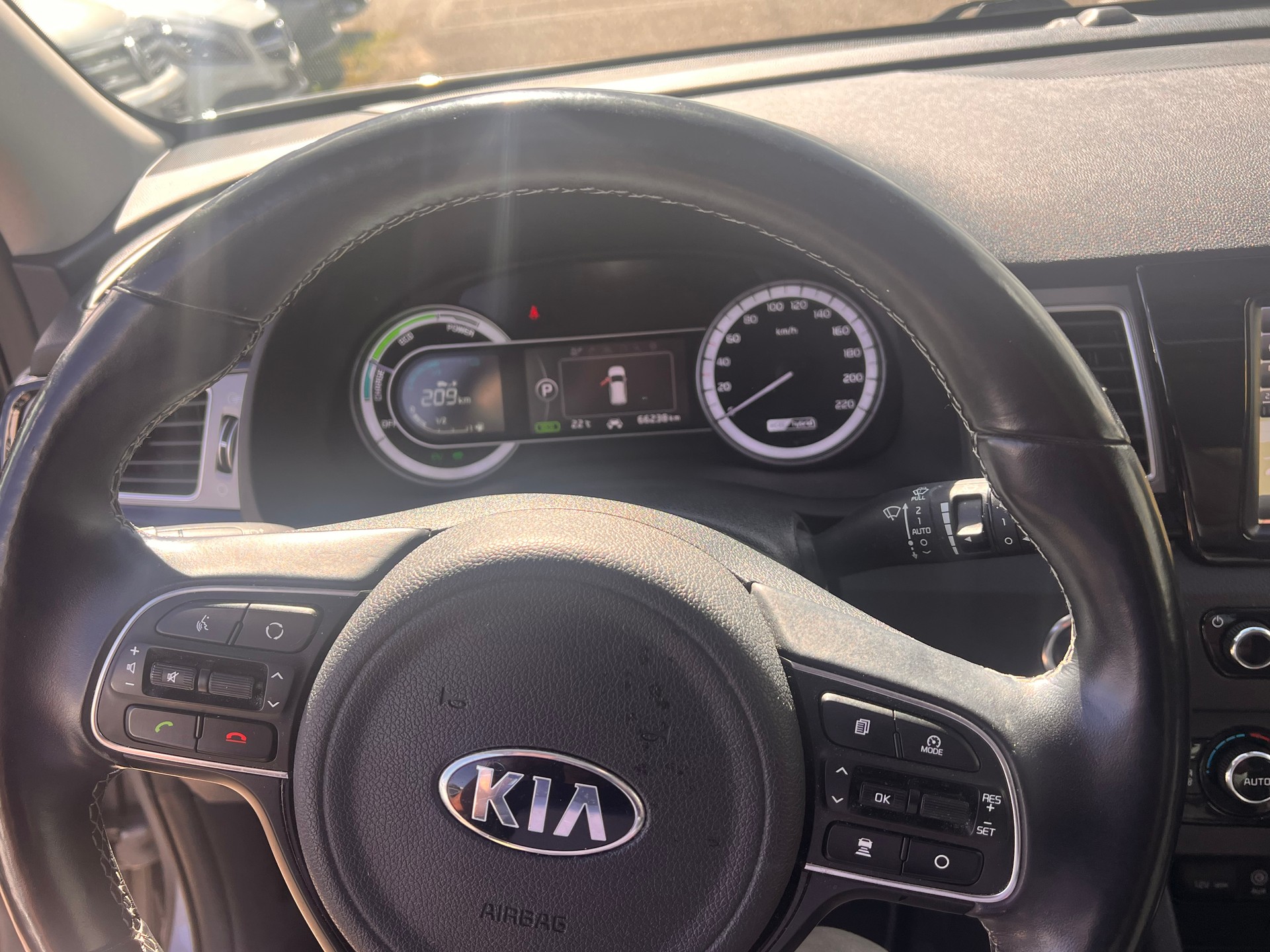 KIA Niro 1.6GDi Hybrid Style DCT-image-13