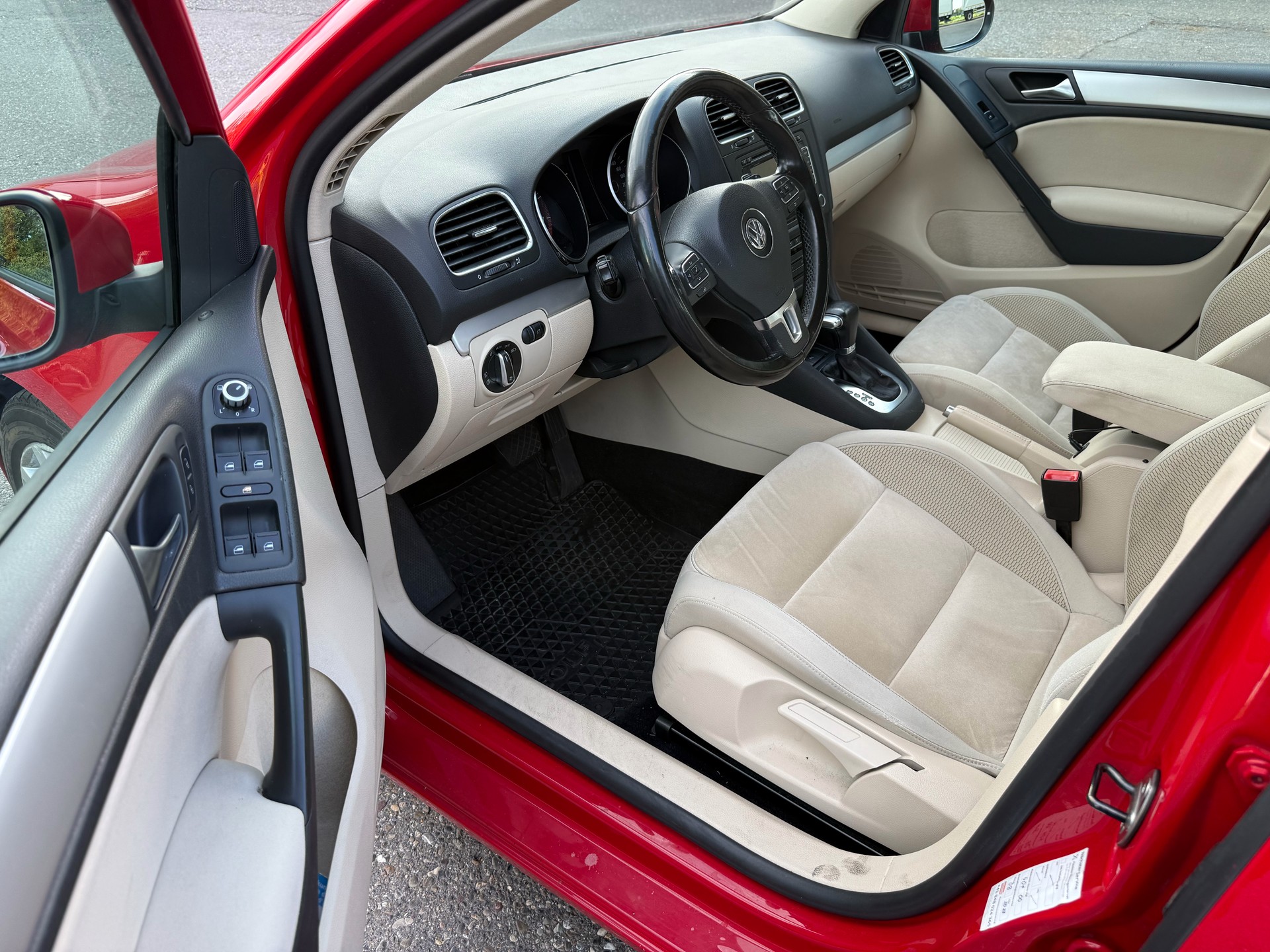 VW Golf 1.4 TSI Highline DSG-image-11