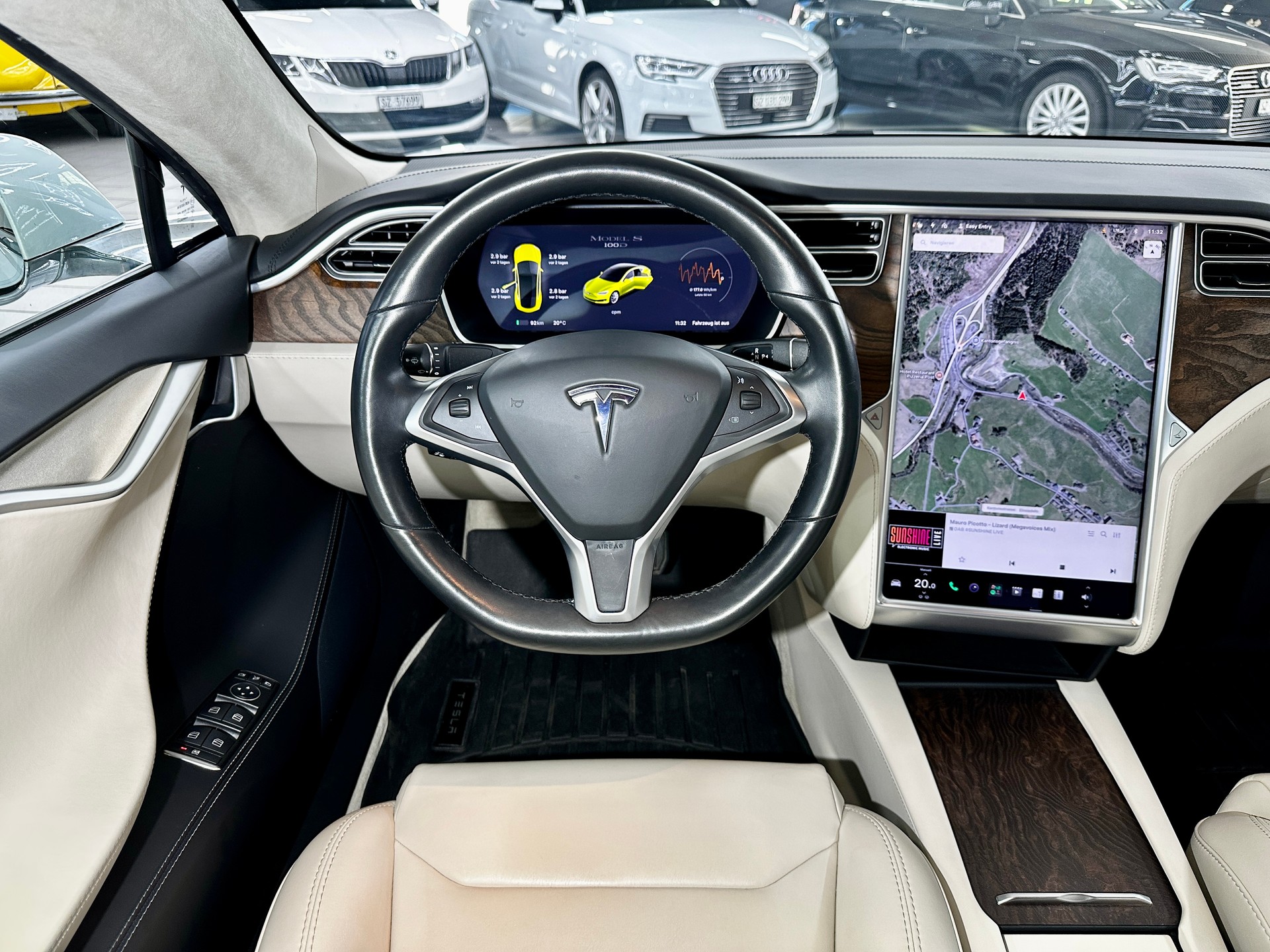 TESLA Model S 100 D-image-16