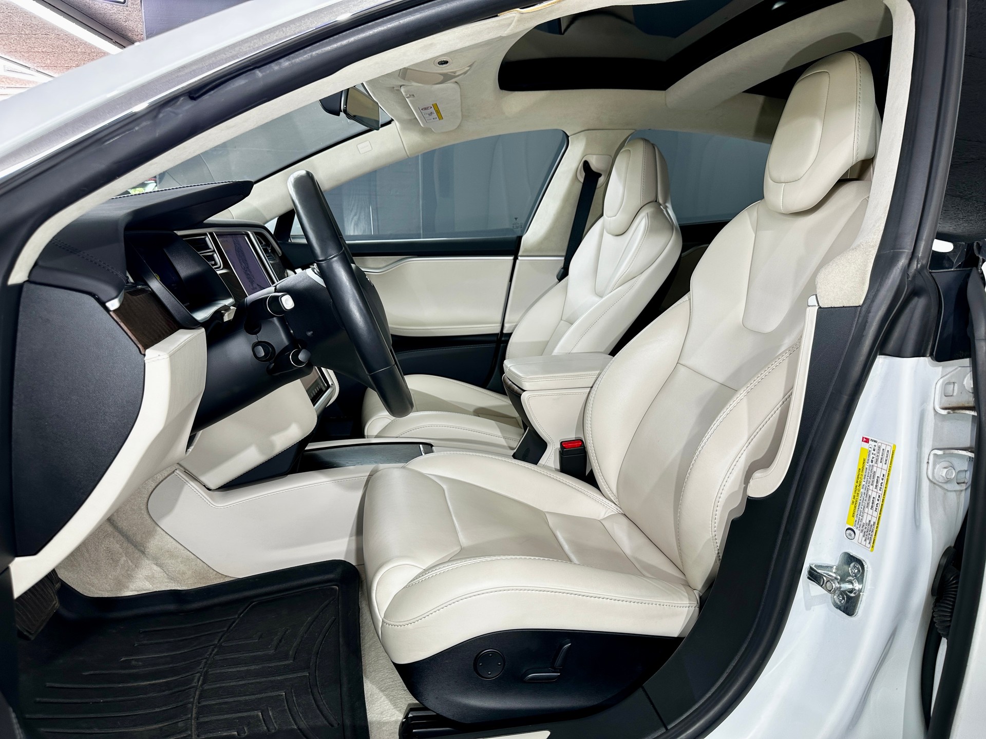 TESLA Model S 100 D-image-12