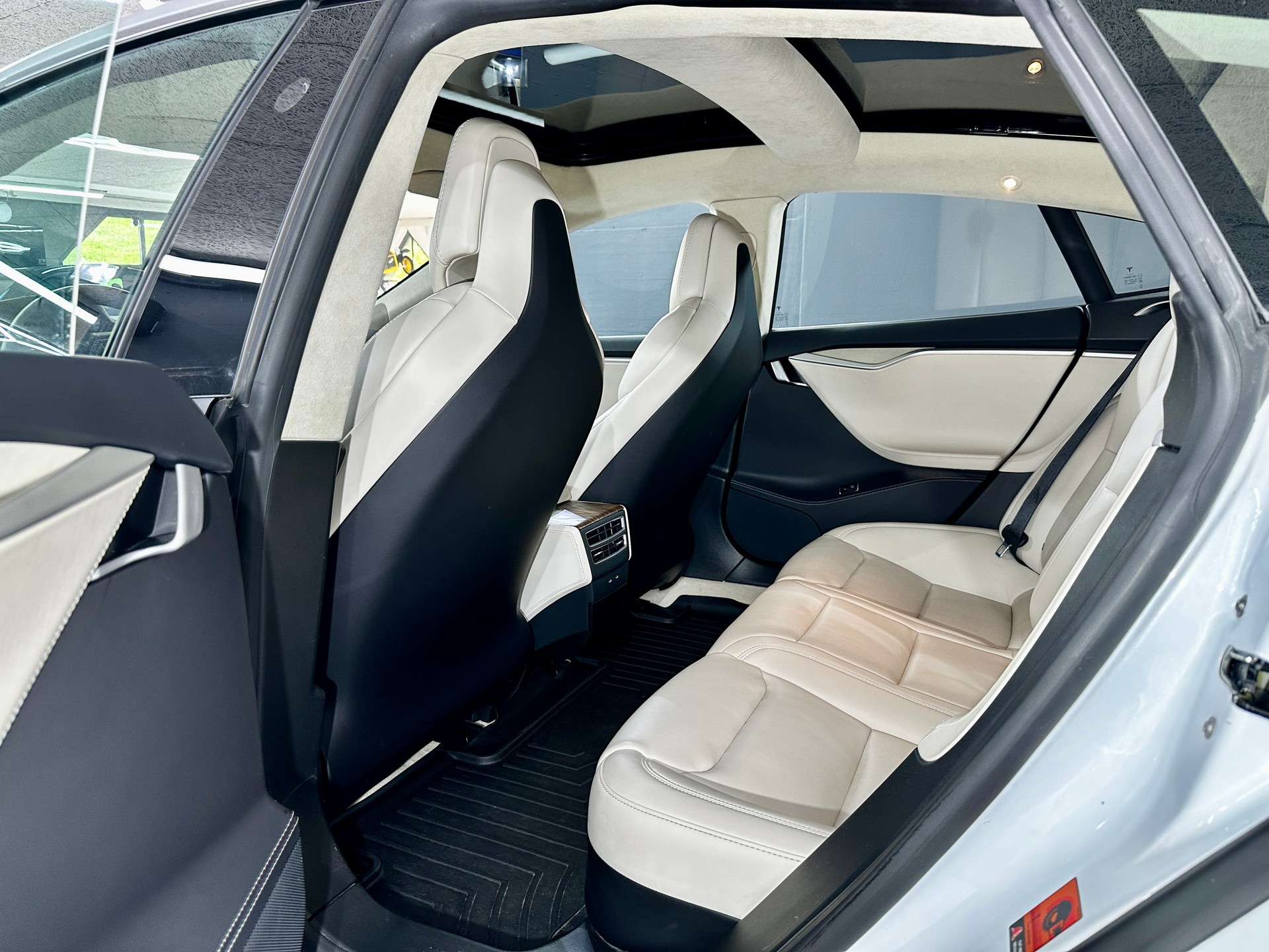 TESLA Model S 100 D-image-26