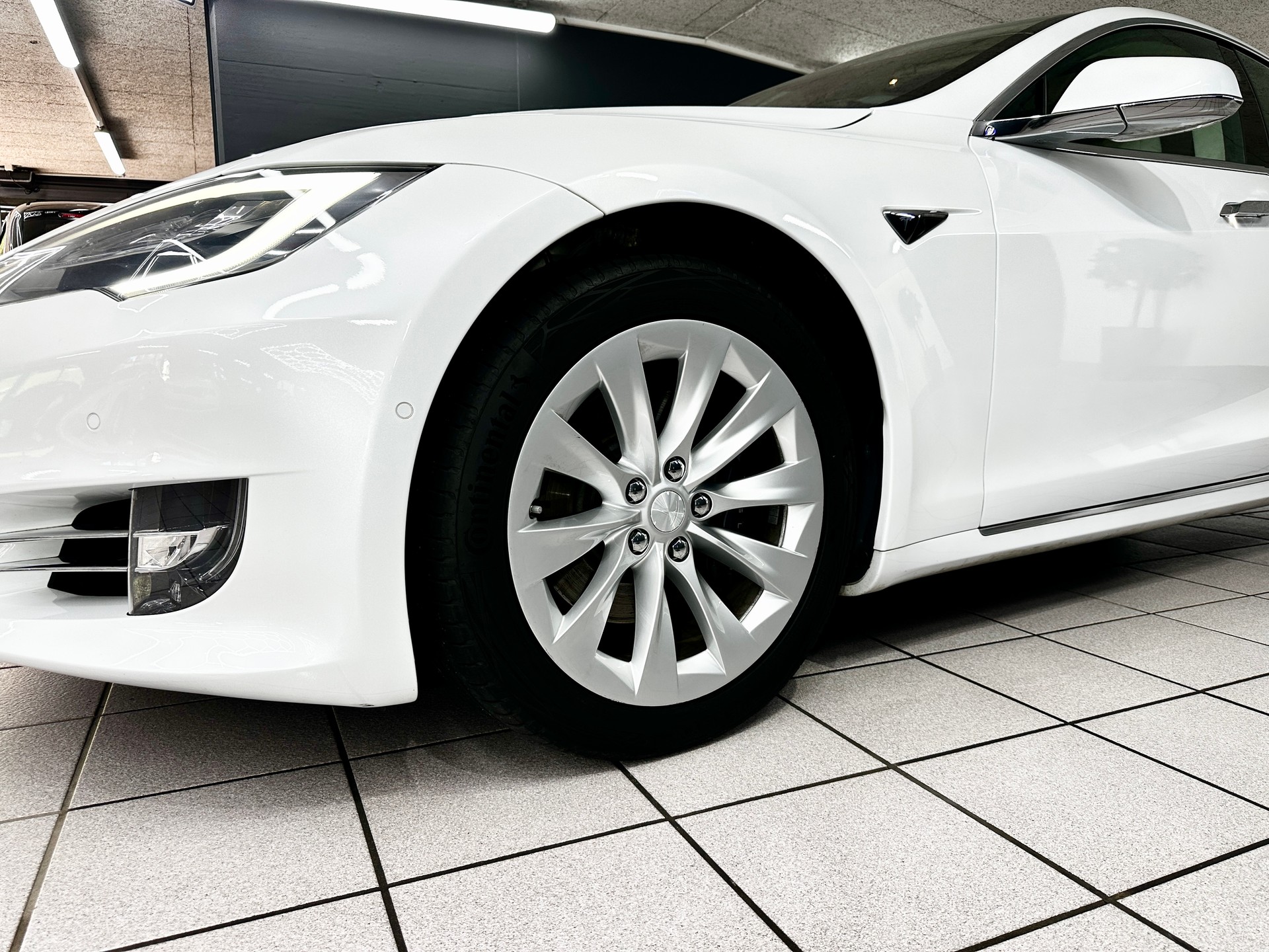 TESLA Model S 100 D-image-10