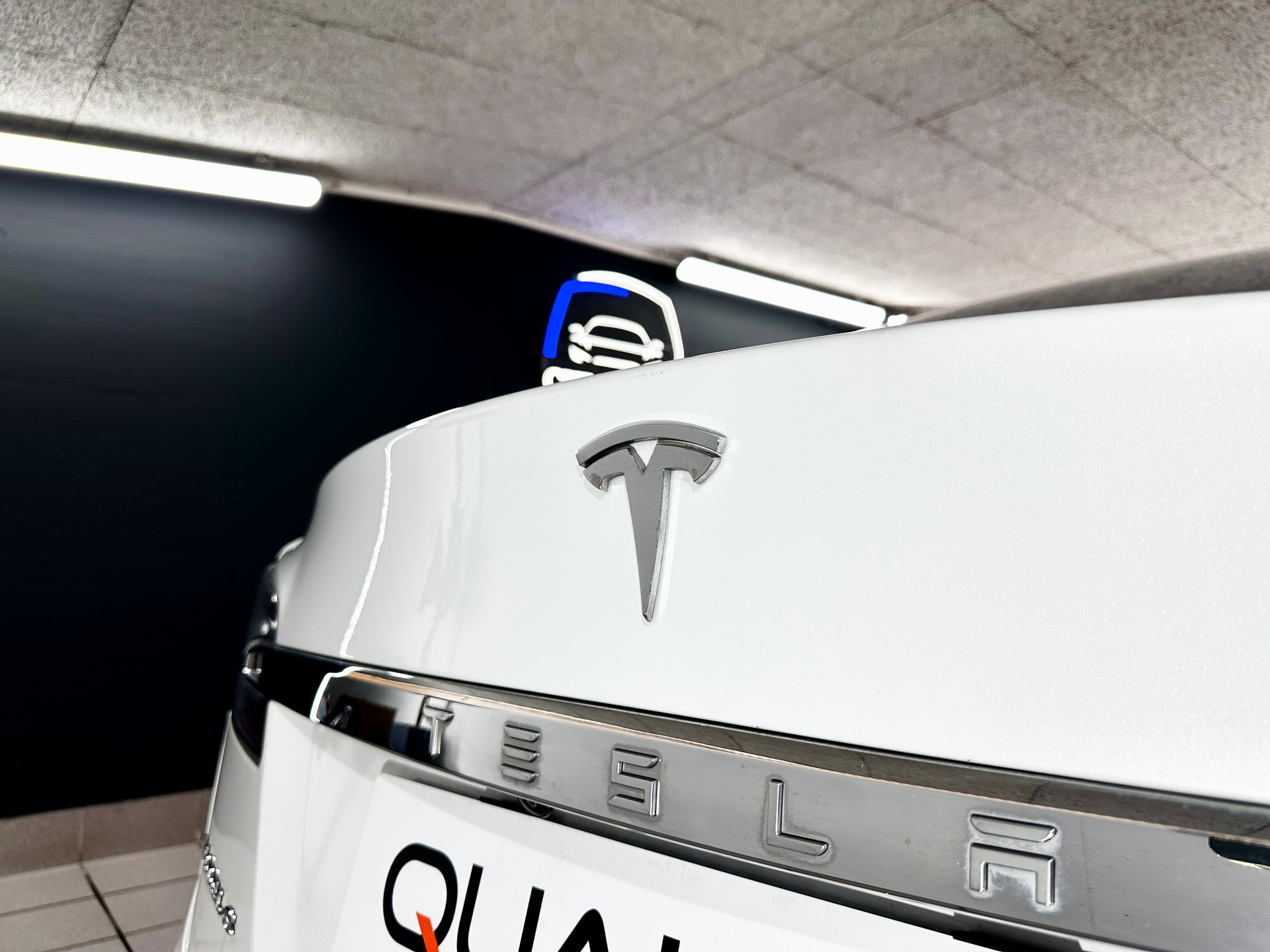 TESLA Model S 100 D-image-4